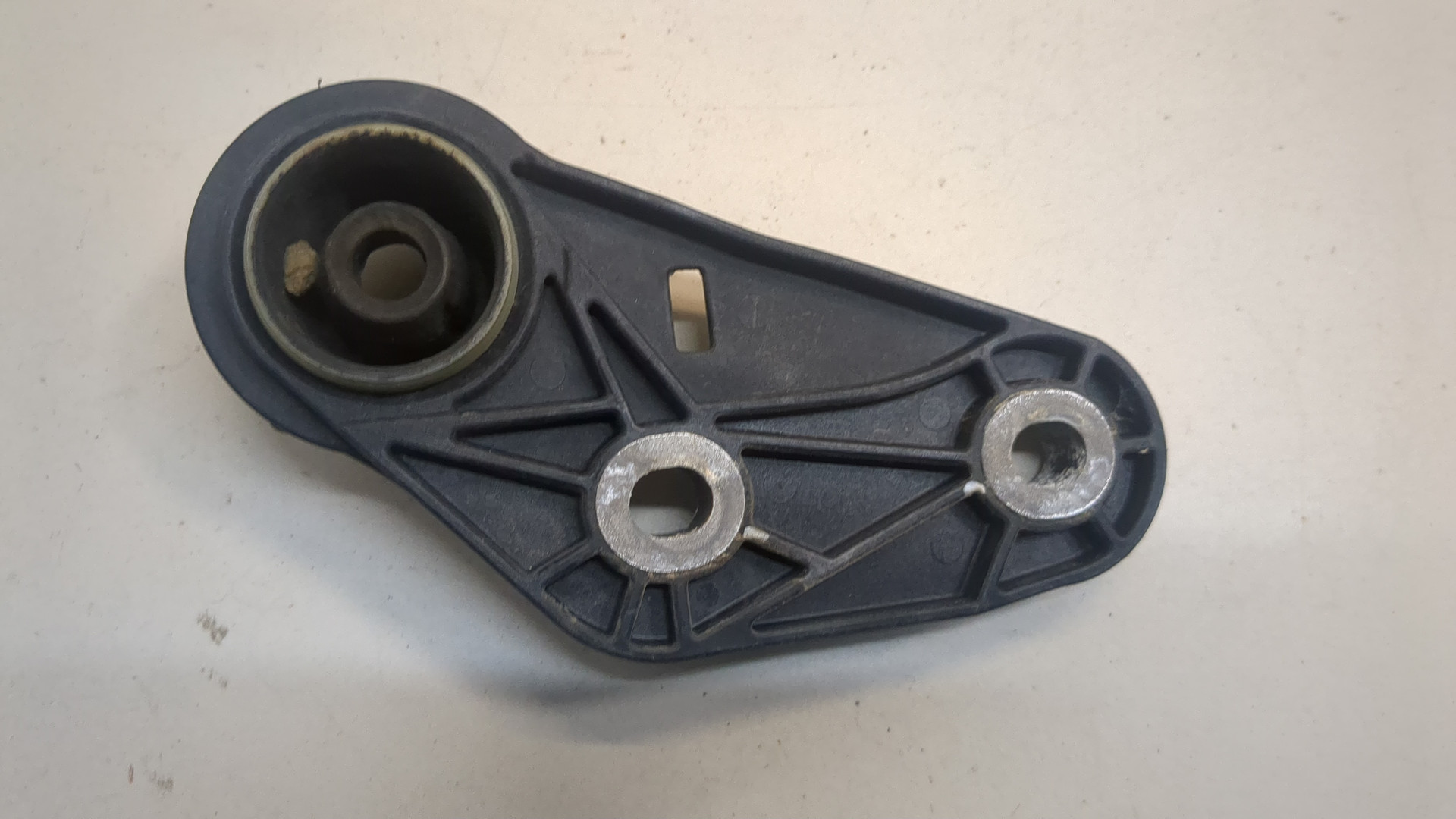 Кронштейн глушителя