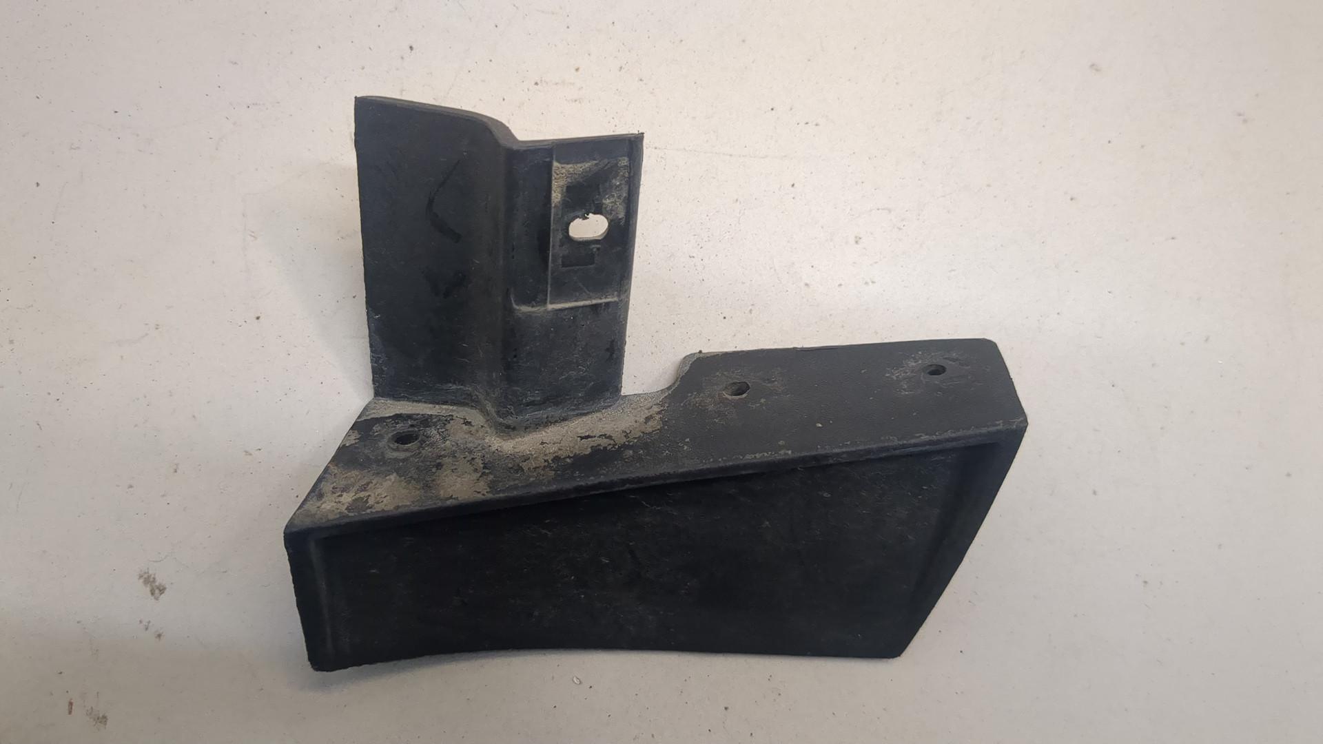 Брызговик задний правый