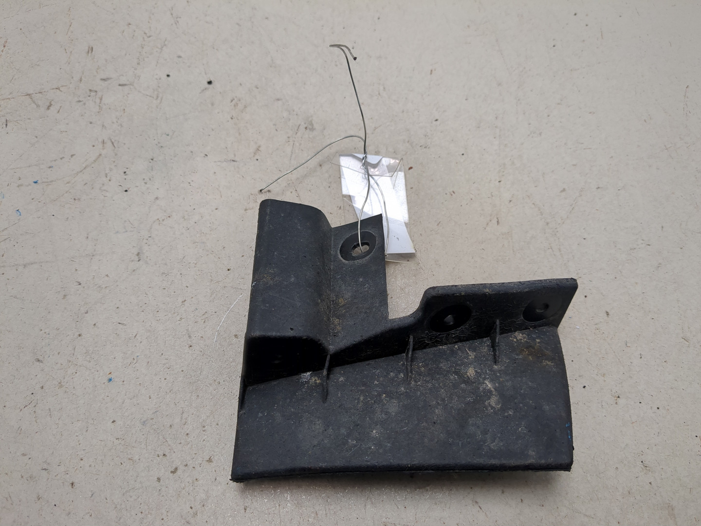 Брызговик задний левый