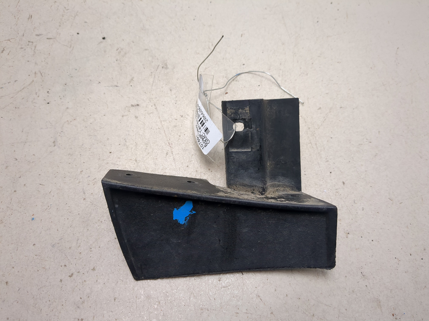 Брызговик задний левый