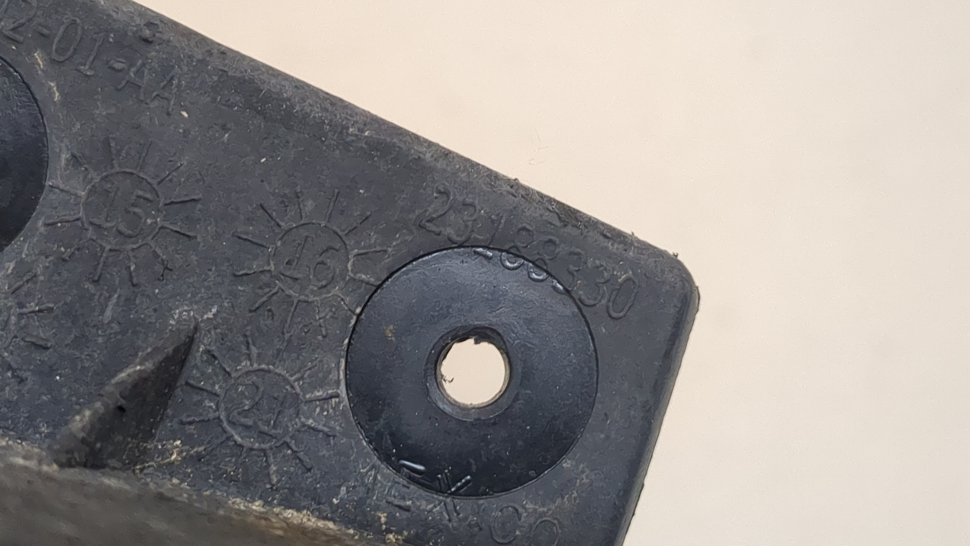 Брызговик задний левый