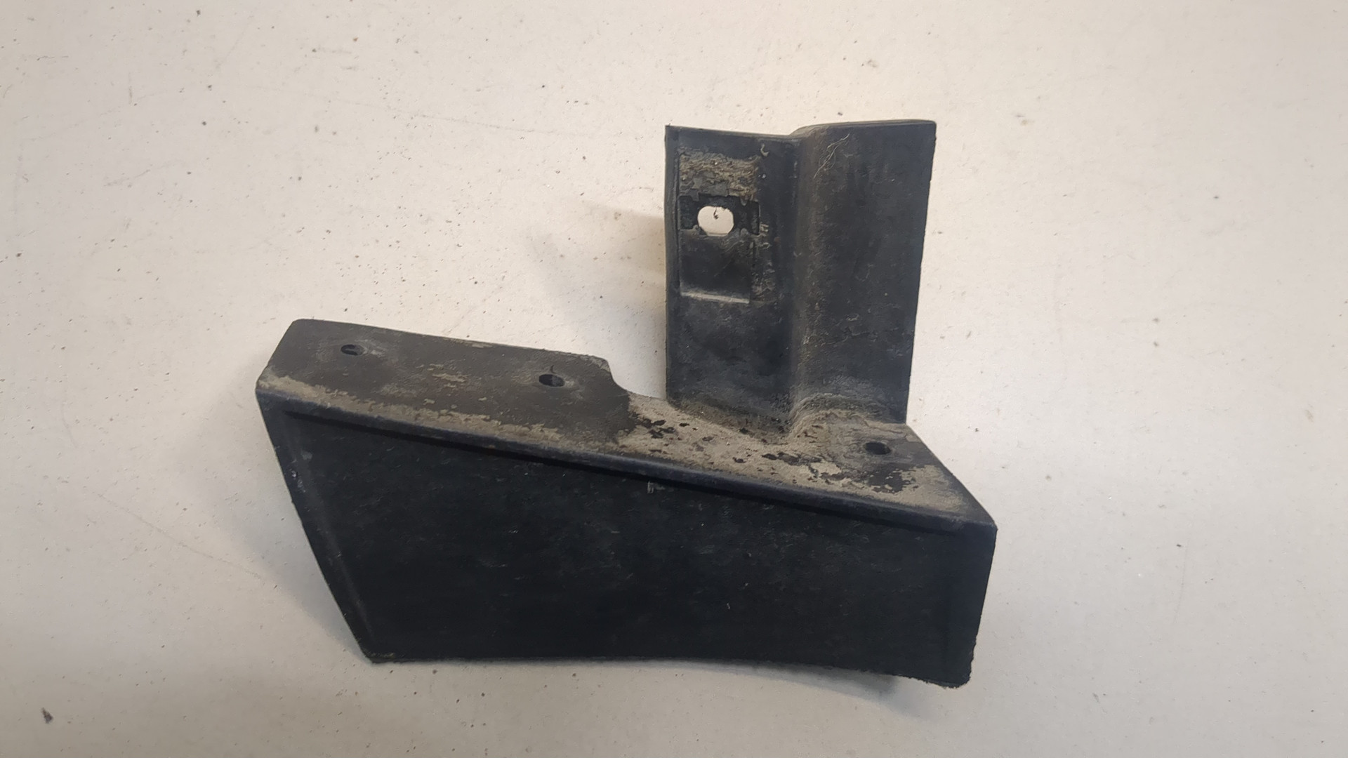 Брызговик задний левый