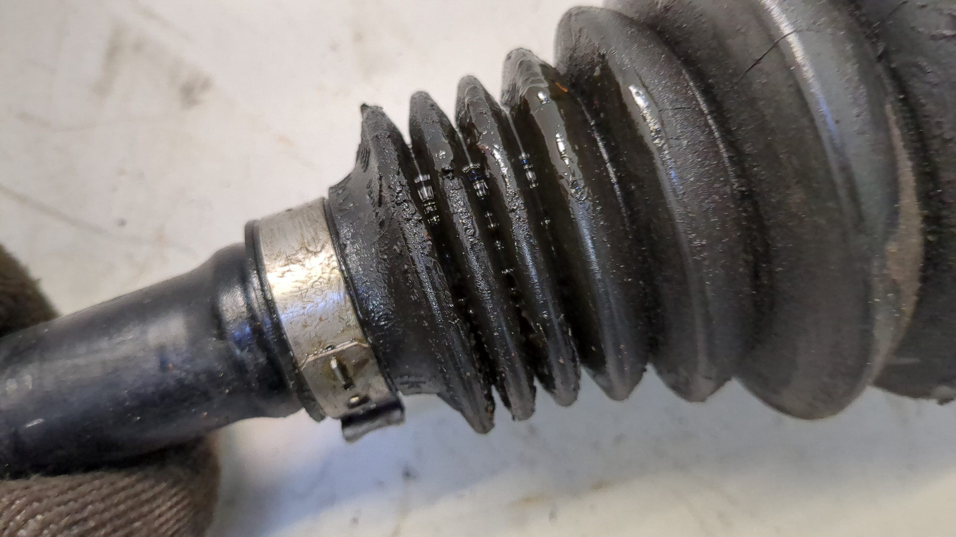 Полуось передняя левая