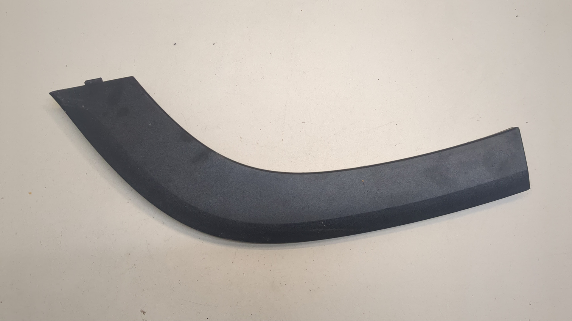 Накладка заднего крыла левого