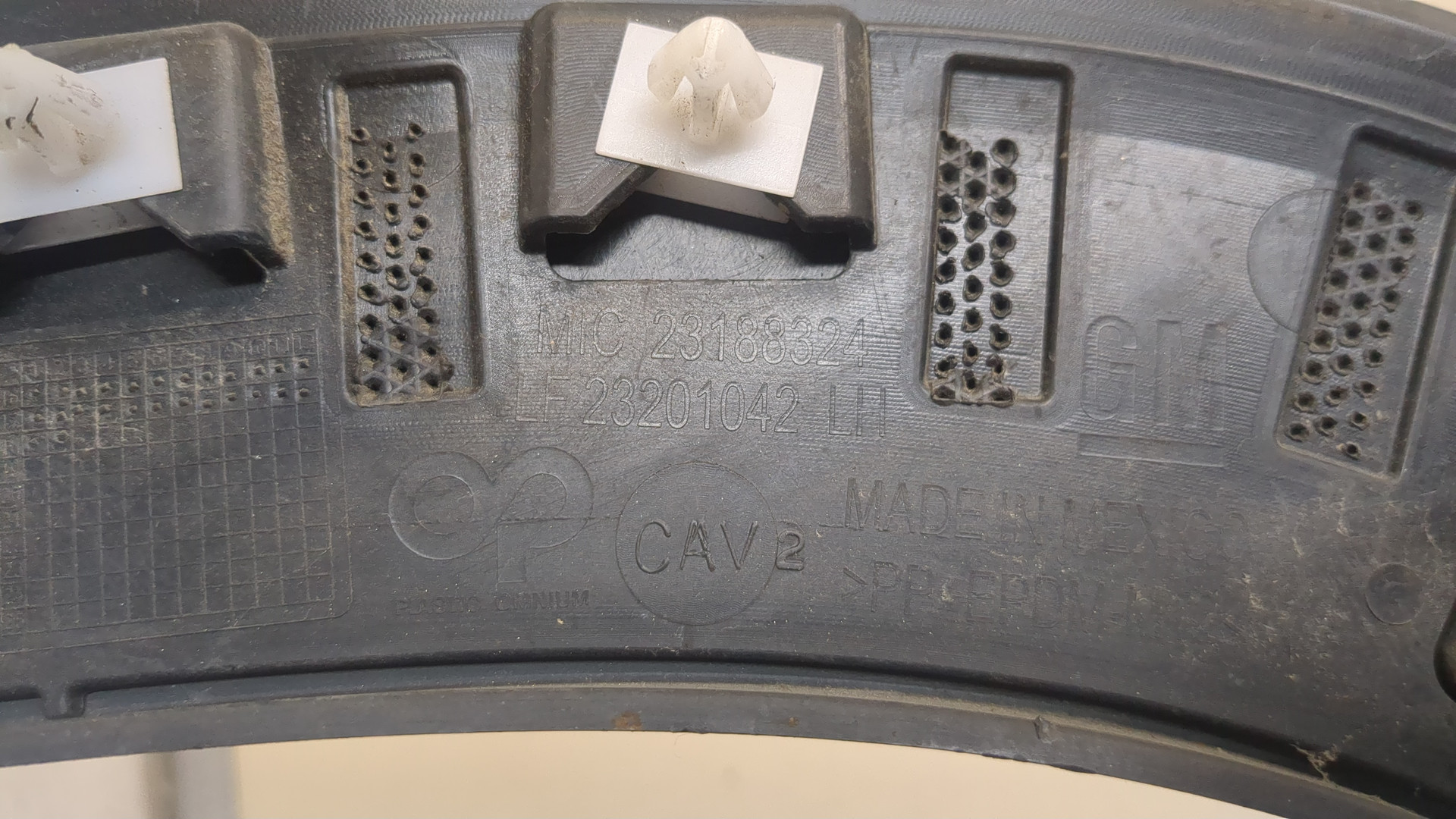 Накладка заднего крыла левого