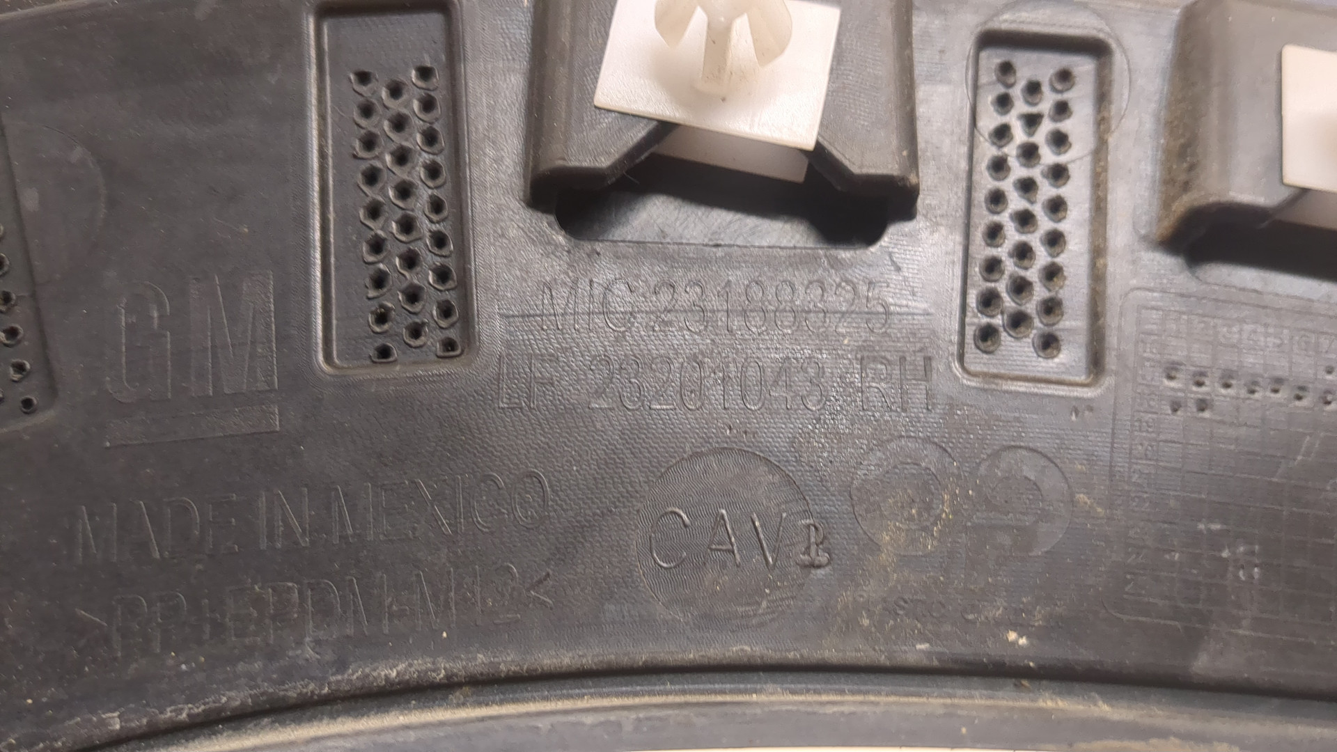 Молдинг заднего крыла правого