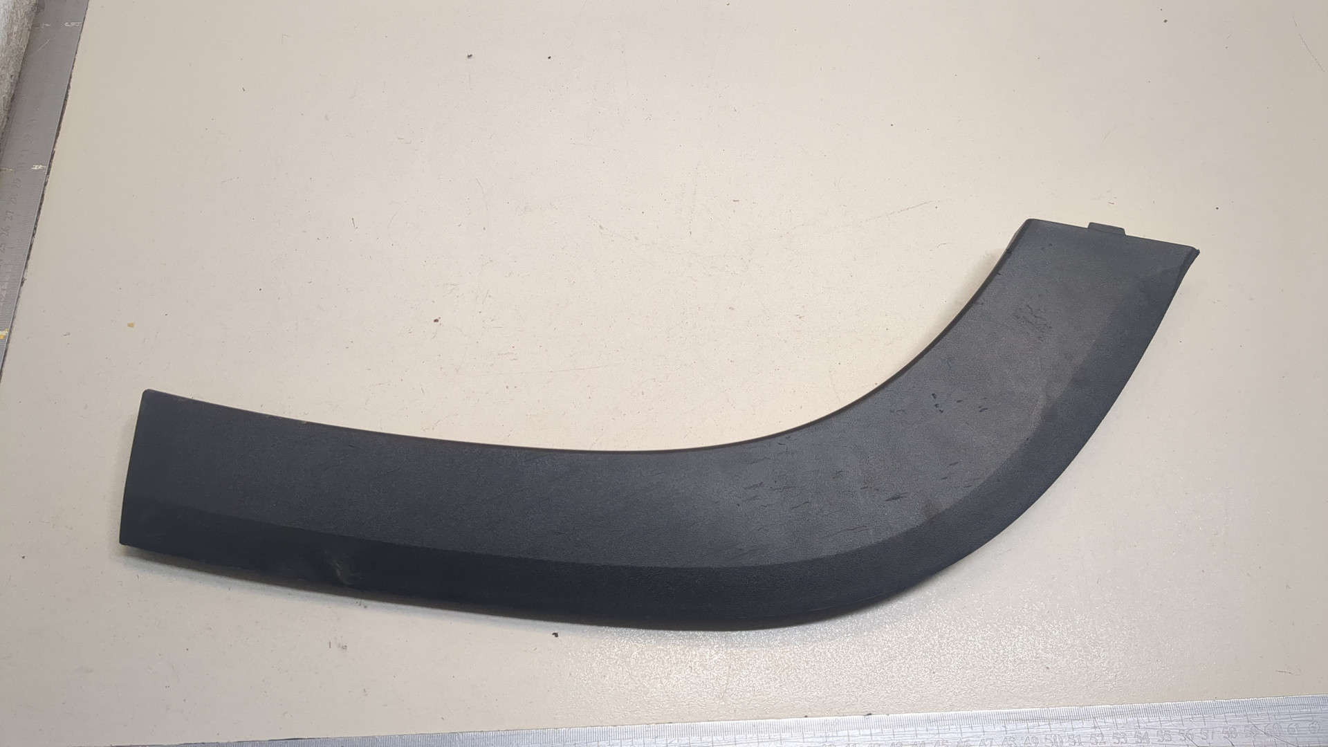 Молдинг заднего крыла правого