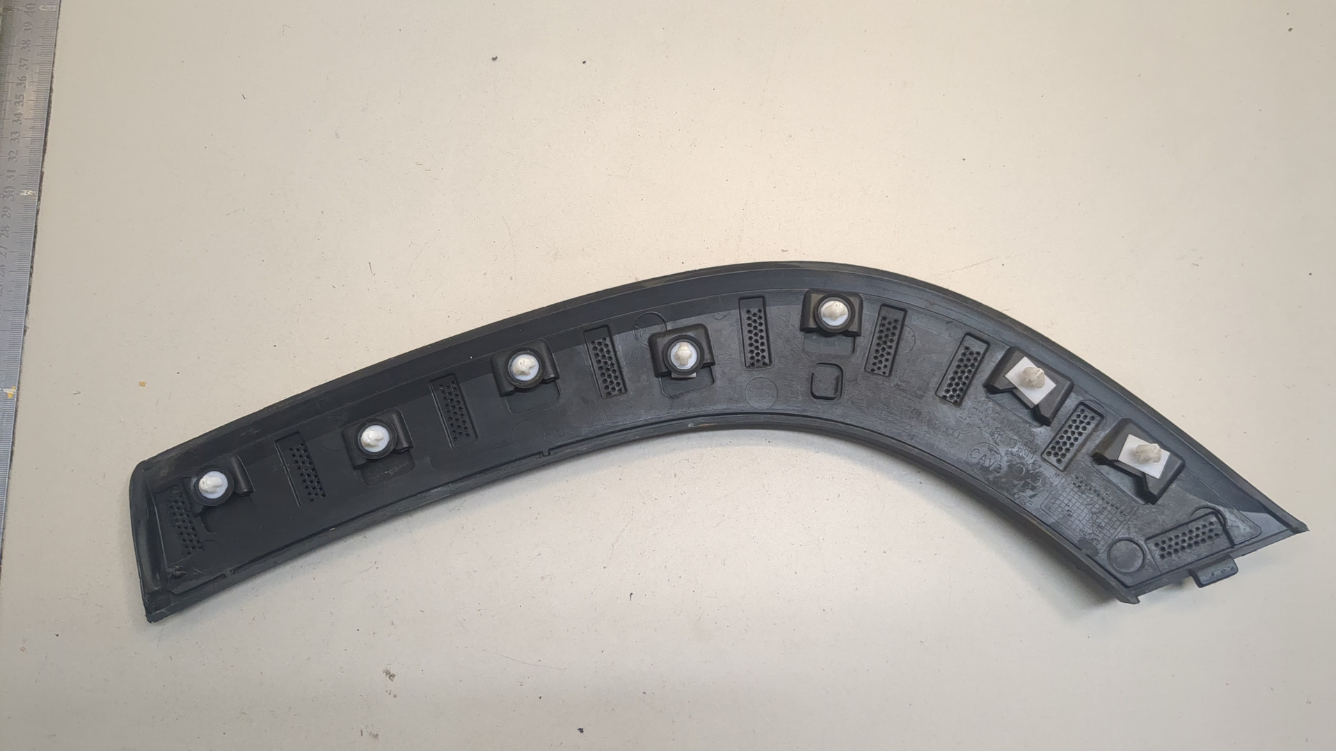 Молдинг заднего крыла правого