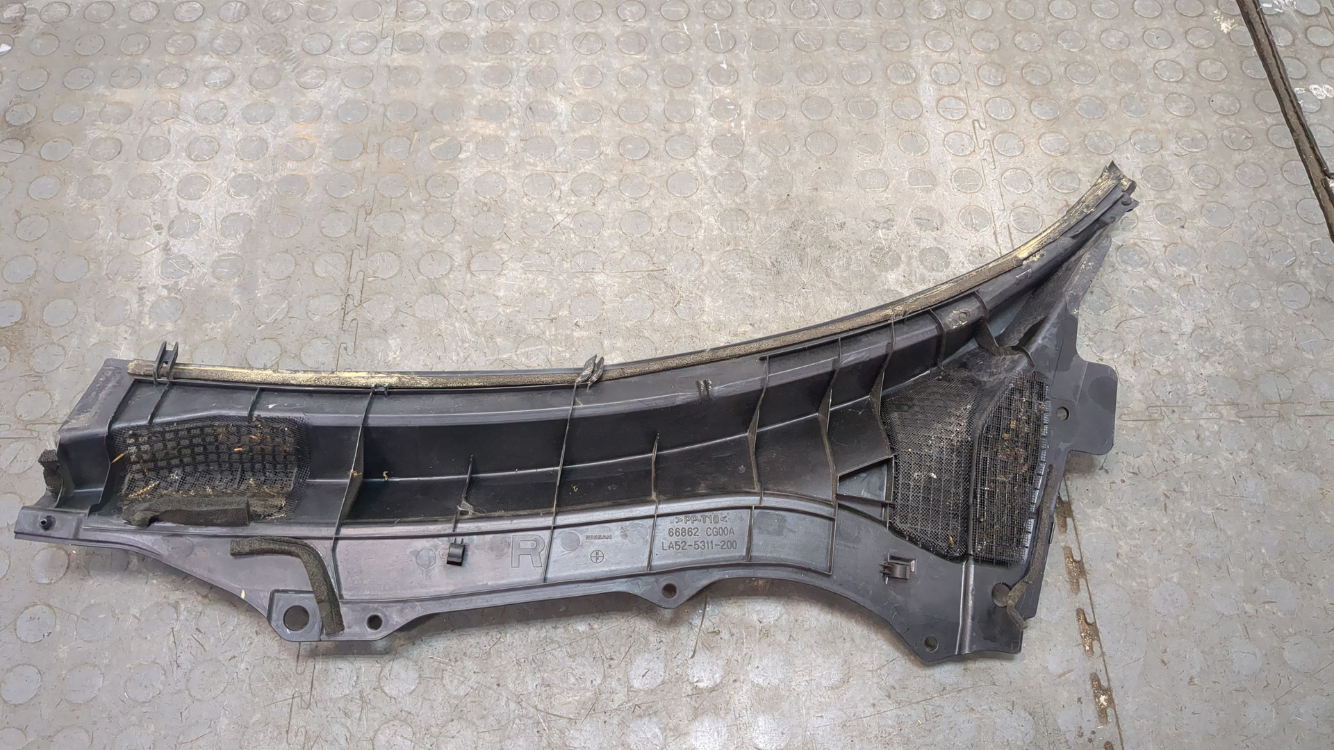 Решетка стеклоочистителей (Жабо)