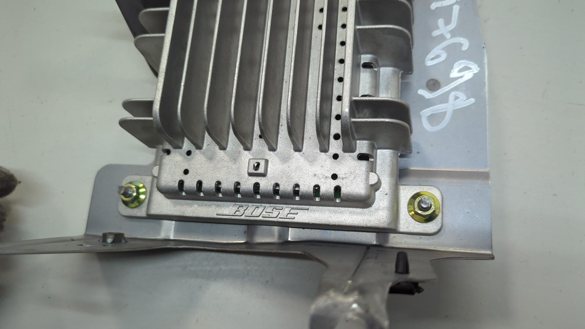 Усилитель акустической системы для FX (S50) 2003-2007