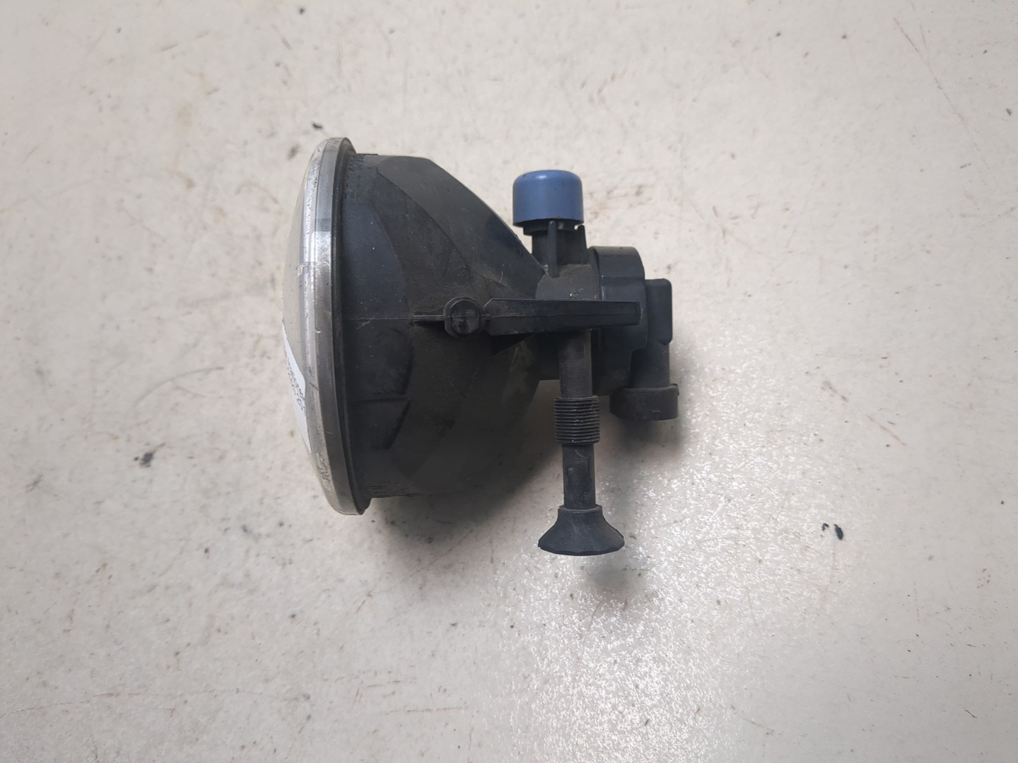 Фара противотуманная левая