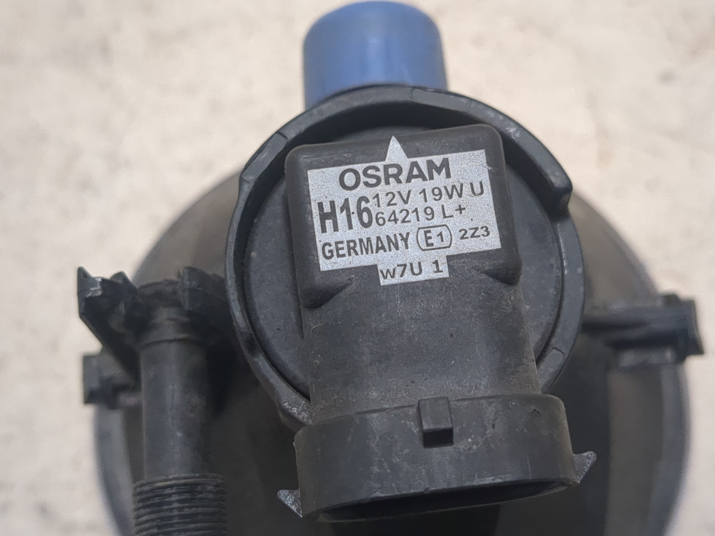 Фара противотуманная левая