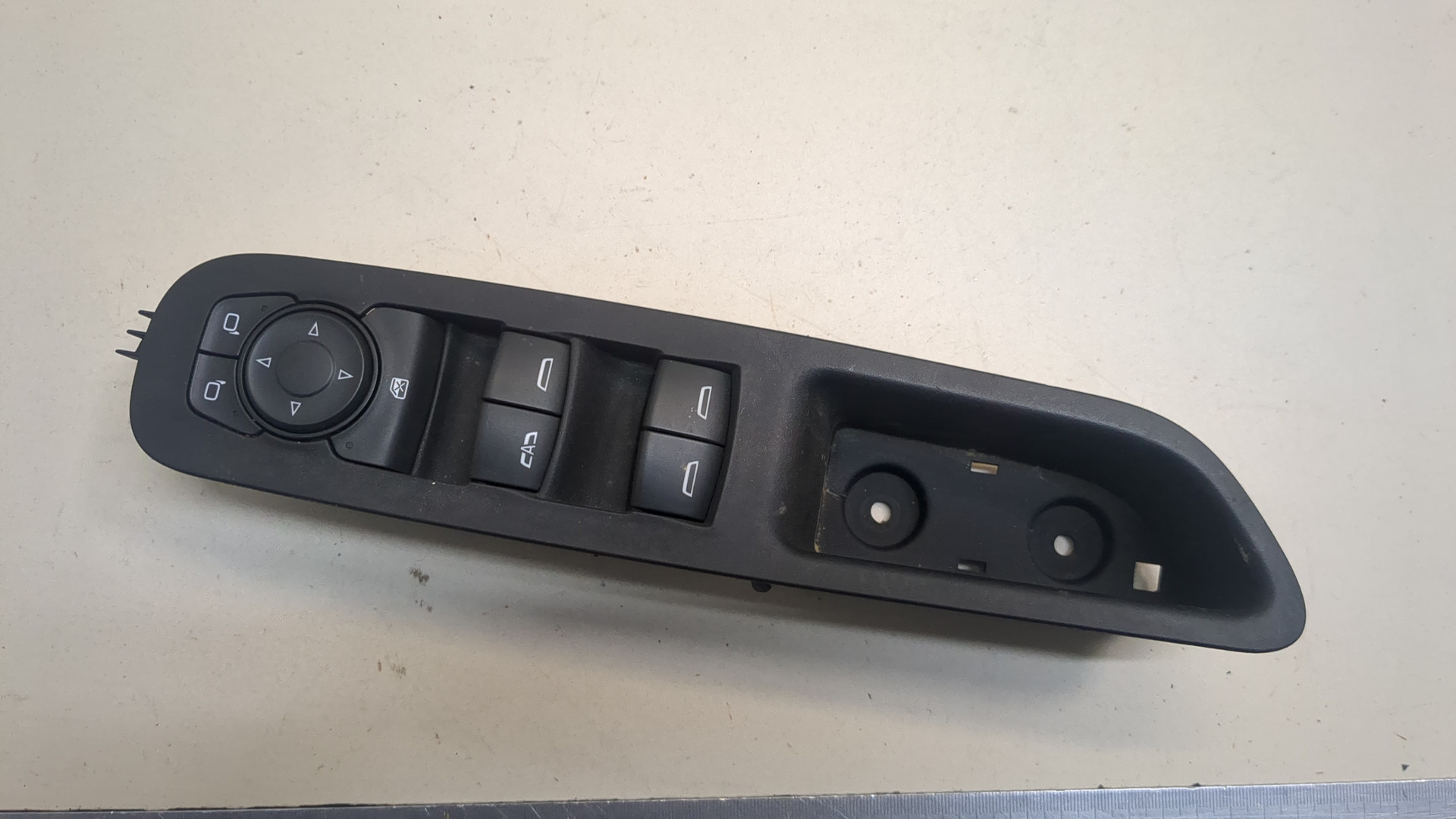 Кнопка стеклоподъемника