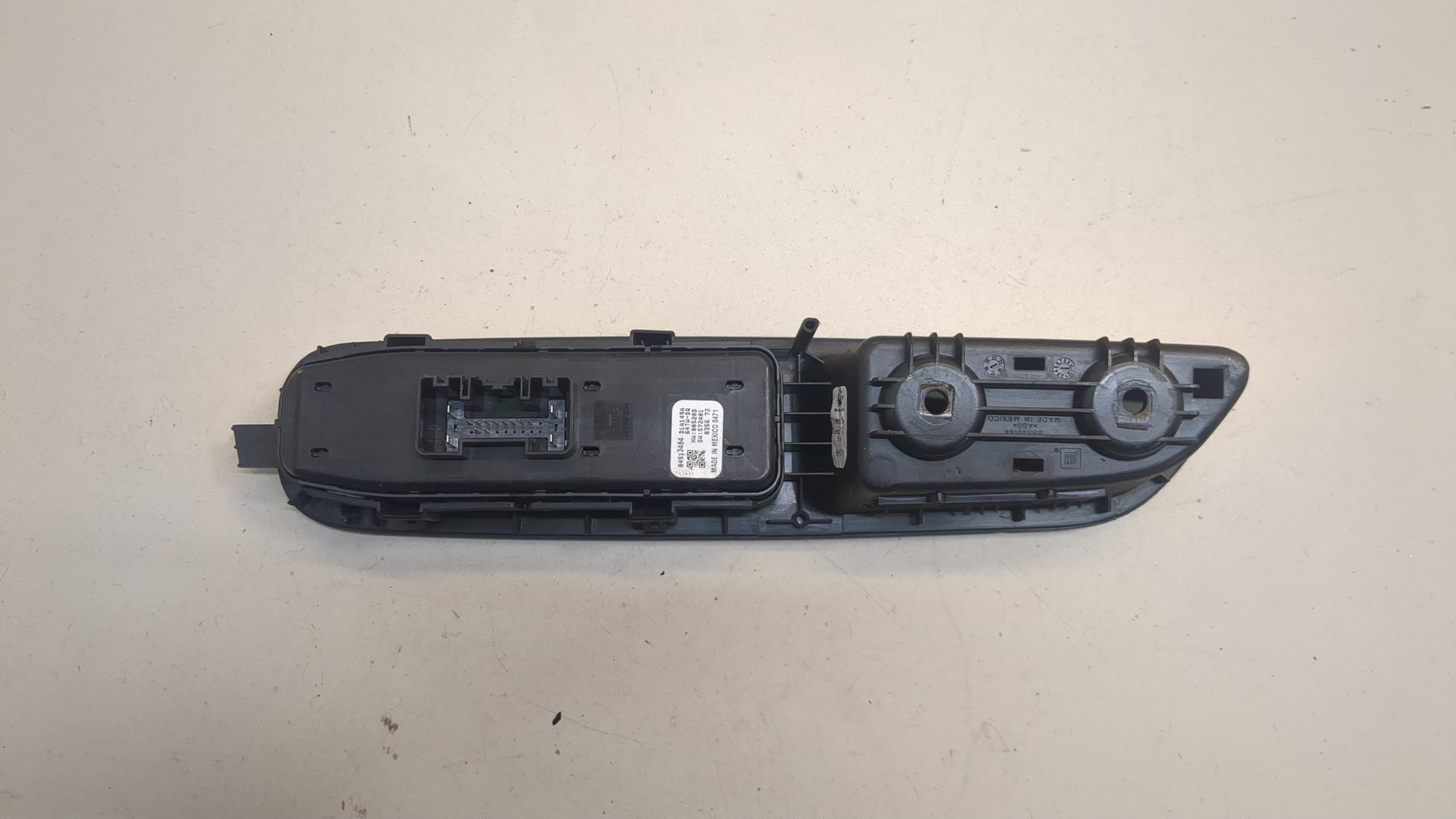 Кнопка стеклоподъемника