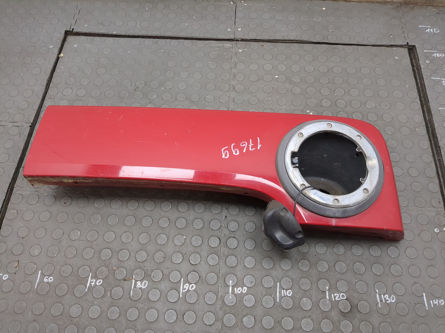 Накладка заднего крыла левого