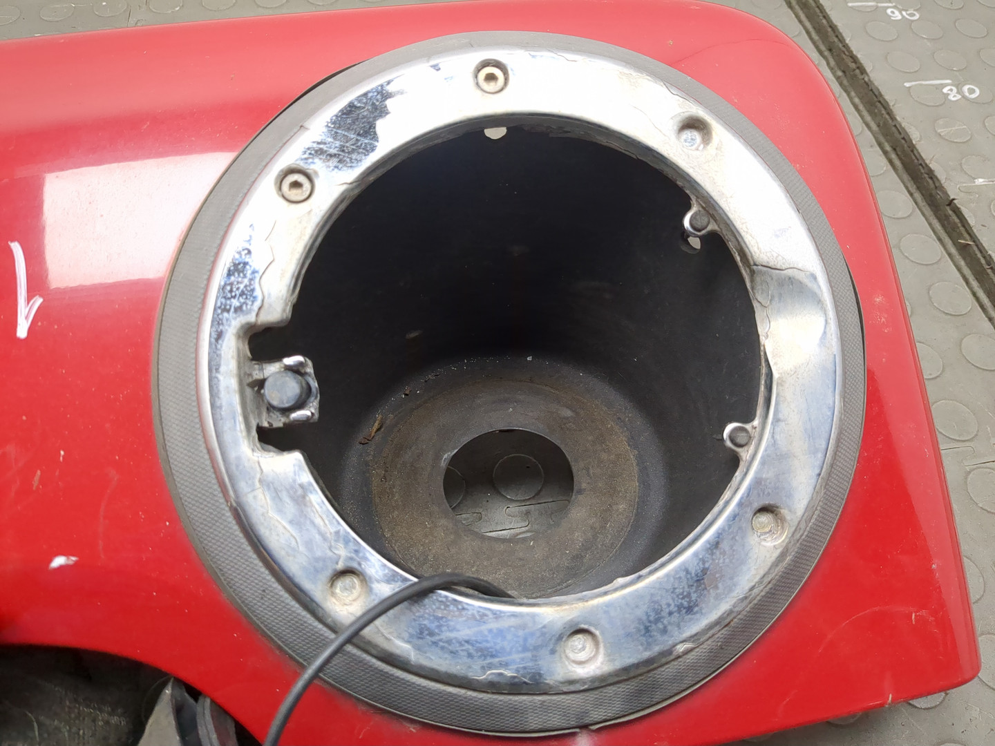 Накладка заднего крыла левого