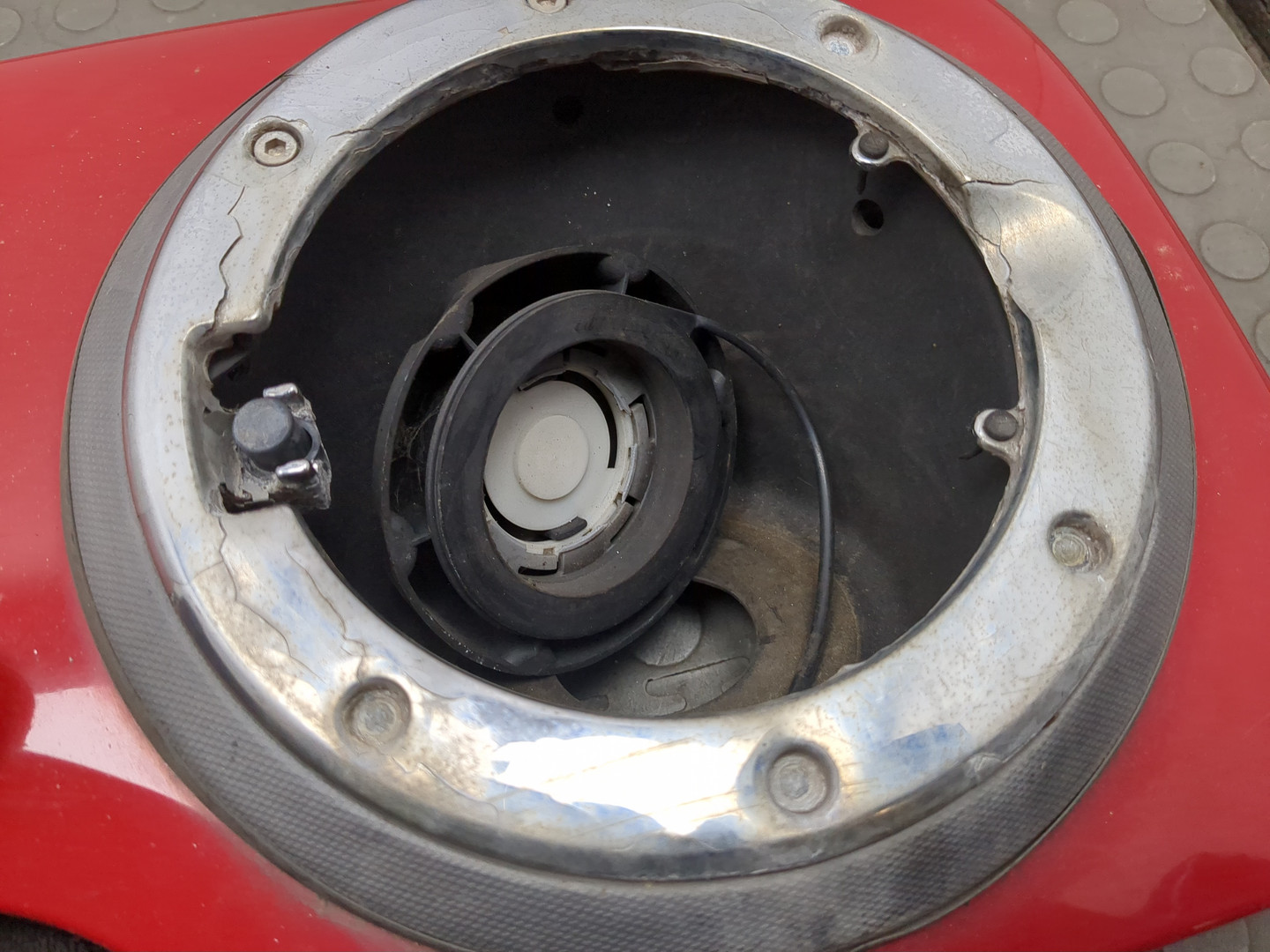 Накладка заднего крыла левого