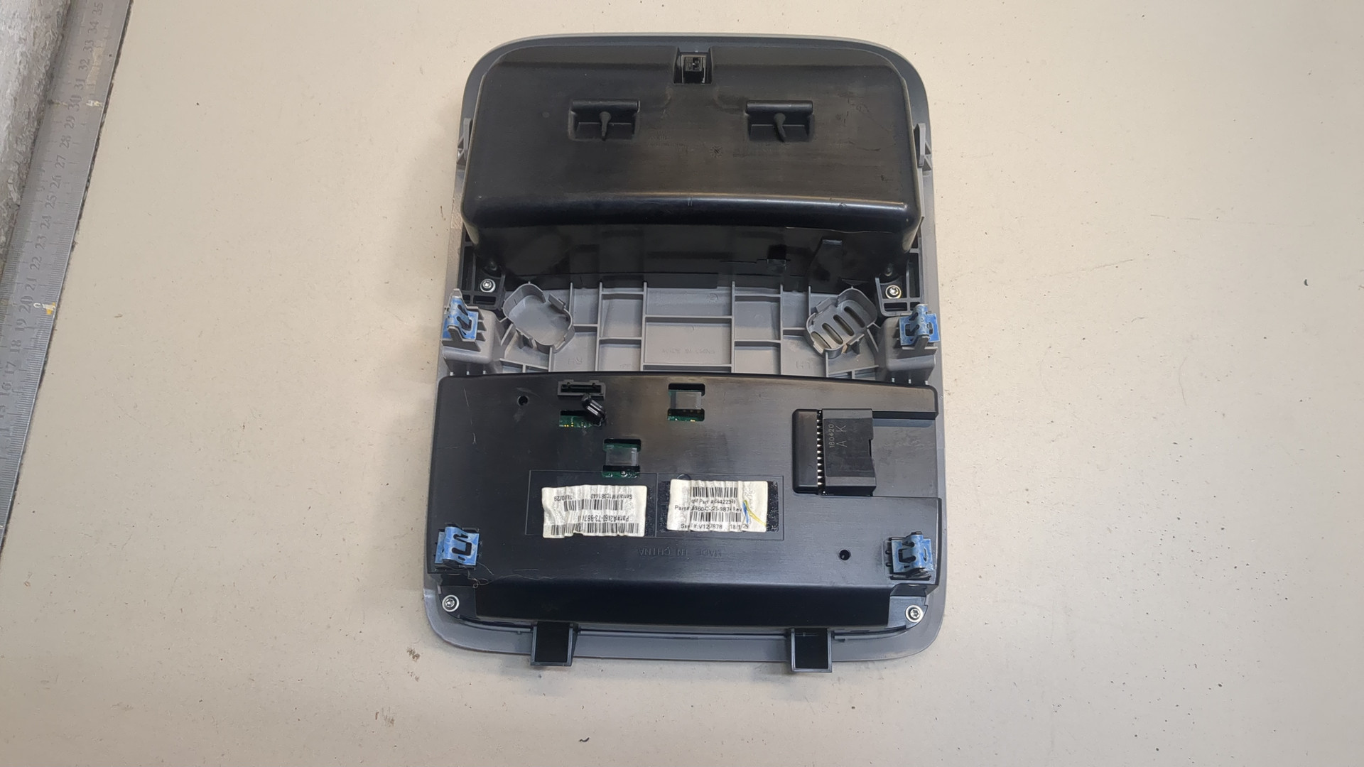 Плафон салонный