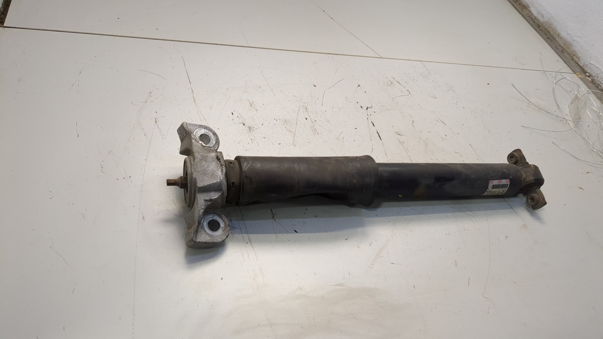 Амортизатор задний (стойка)