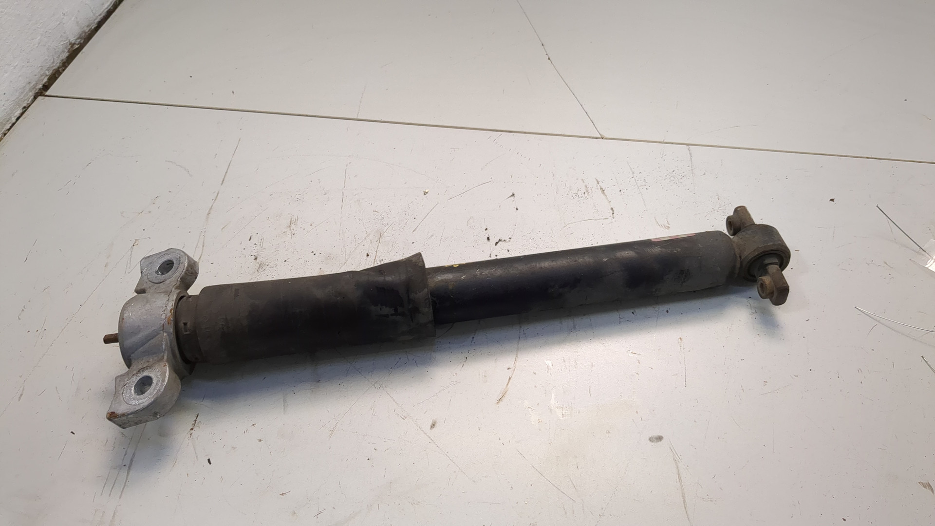 Амортизатор задний (стойка)