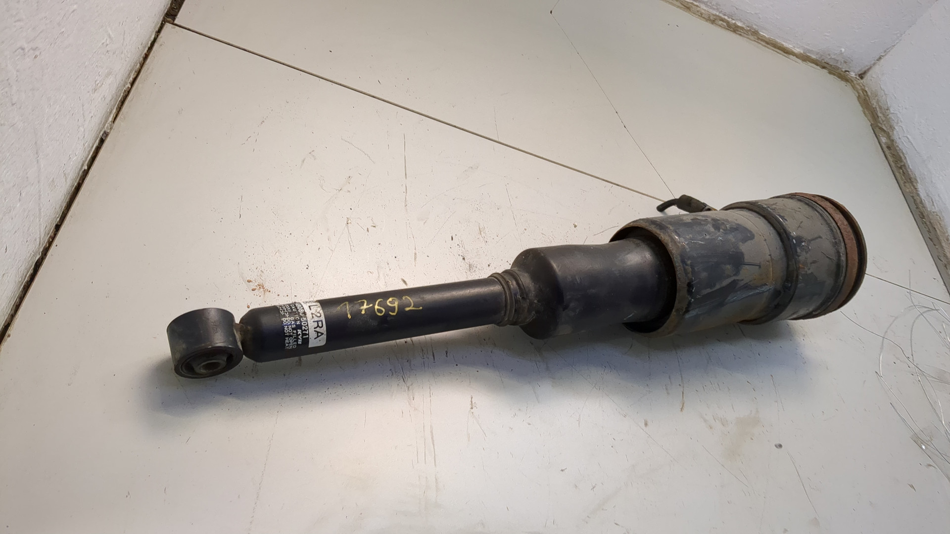 Амортизатор задний правый