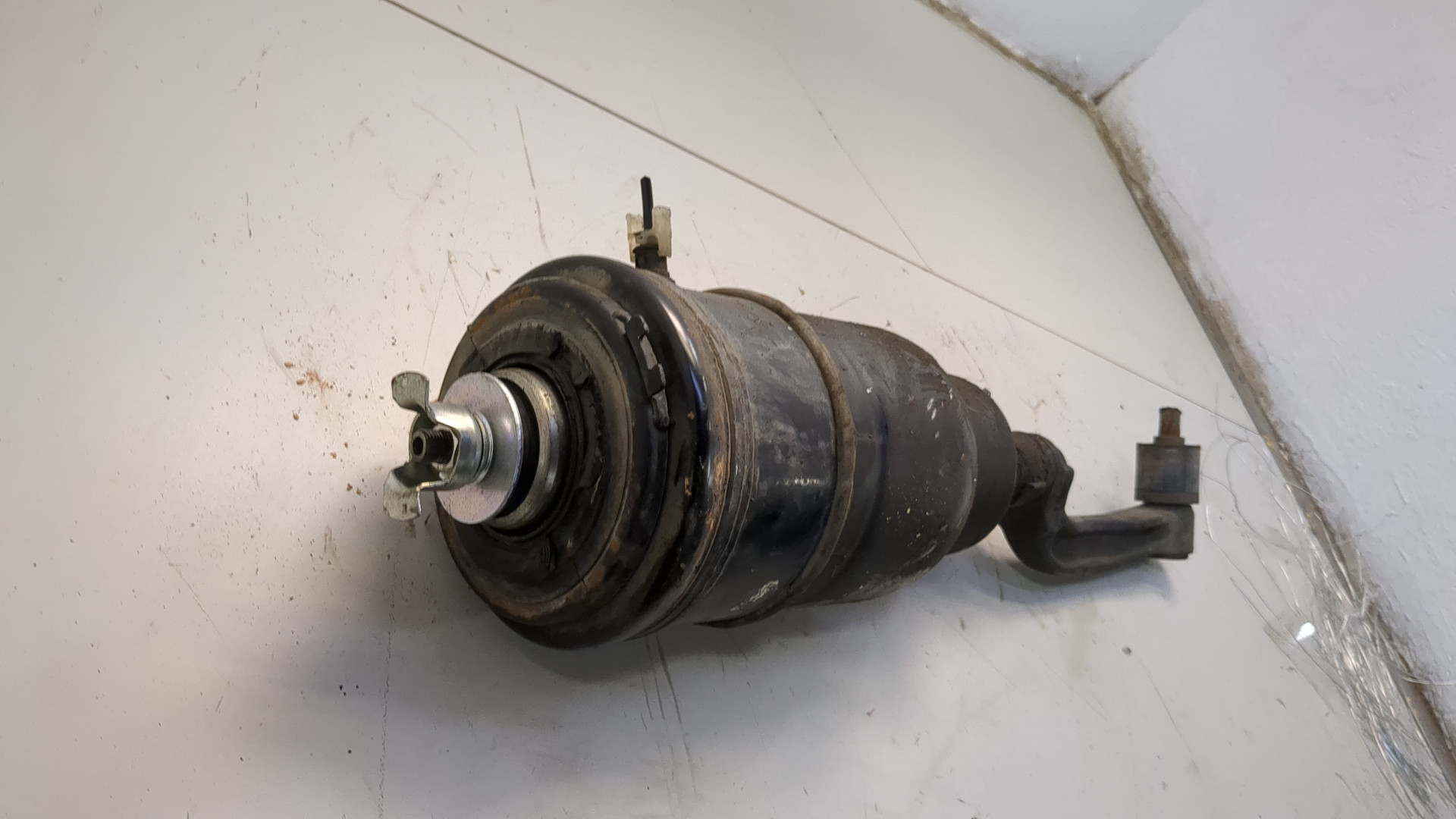 Амортизатор передний правый