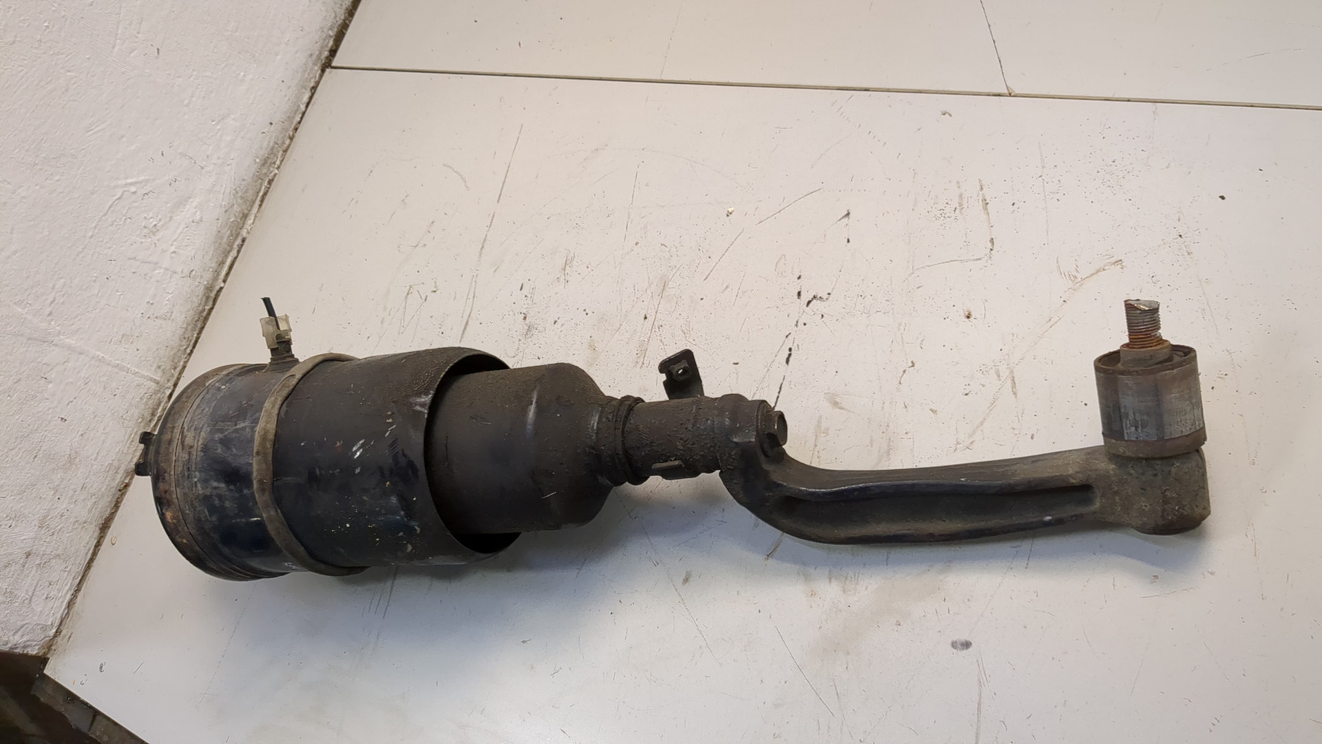 Амортизатор передний правый