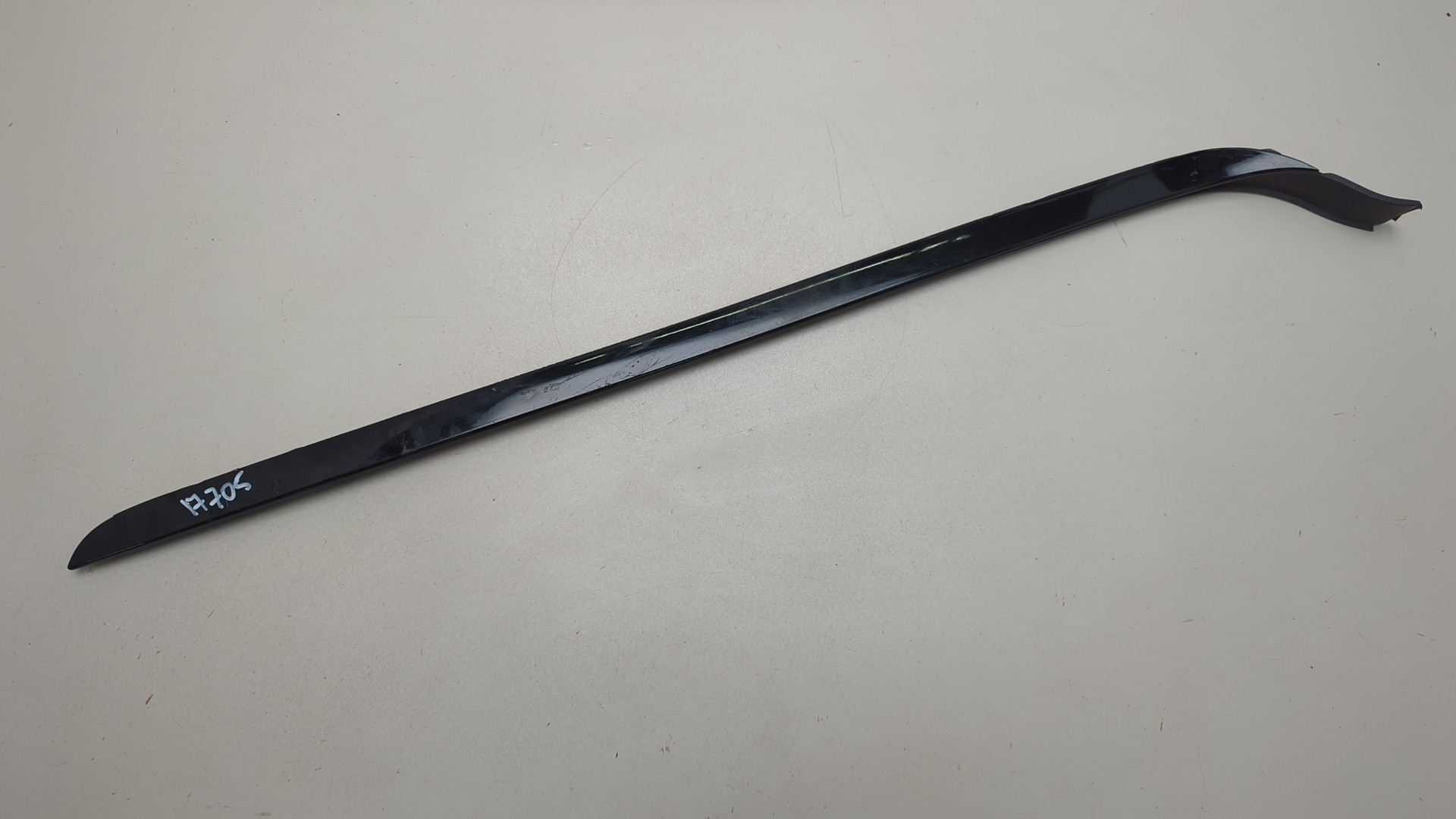 Молдинг лобового стекла