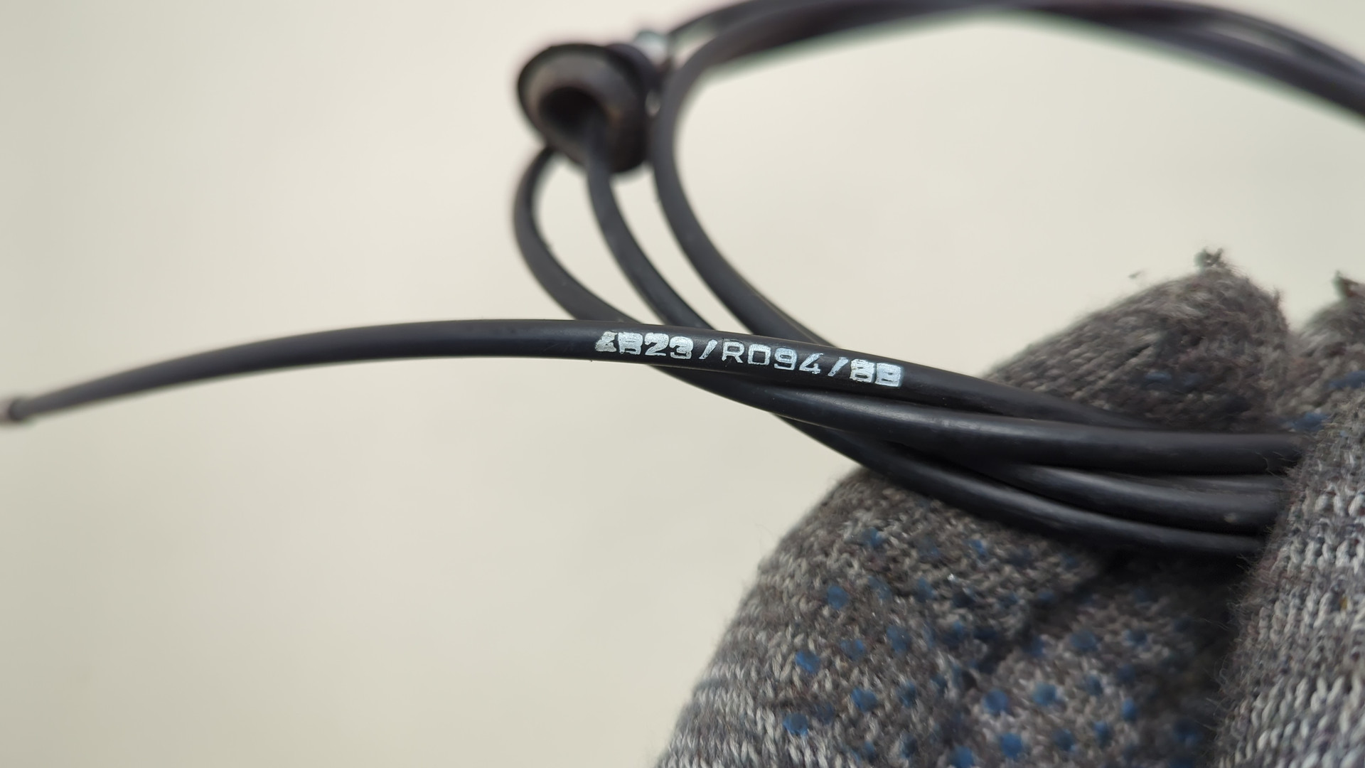 Трос открывания капота