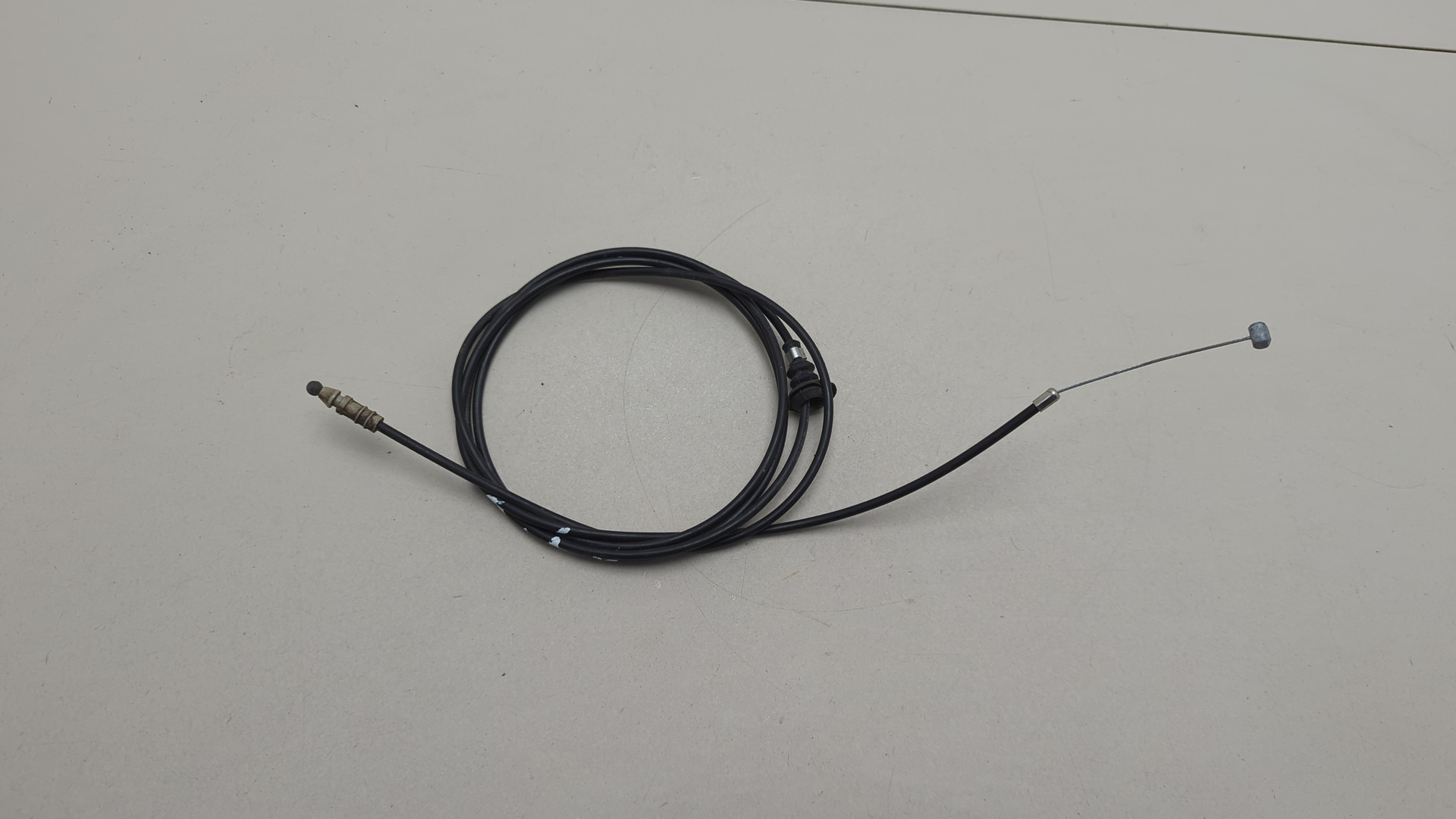 Трос открывания капота