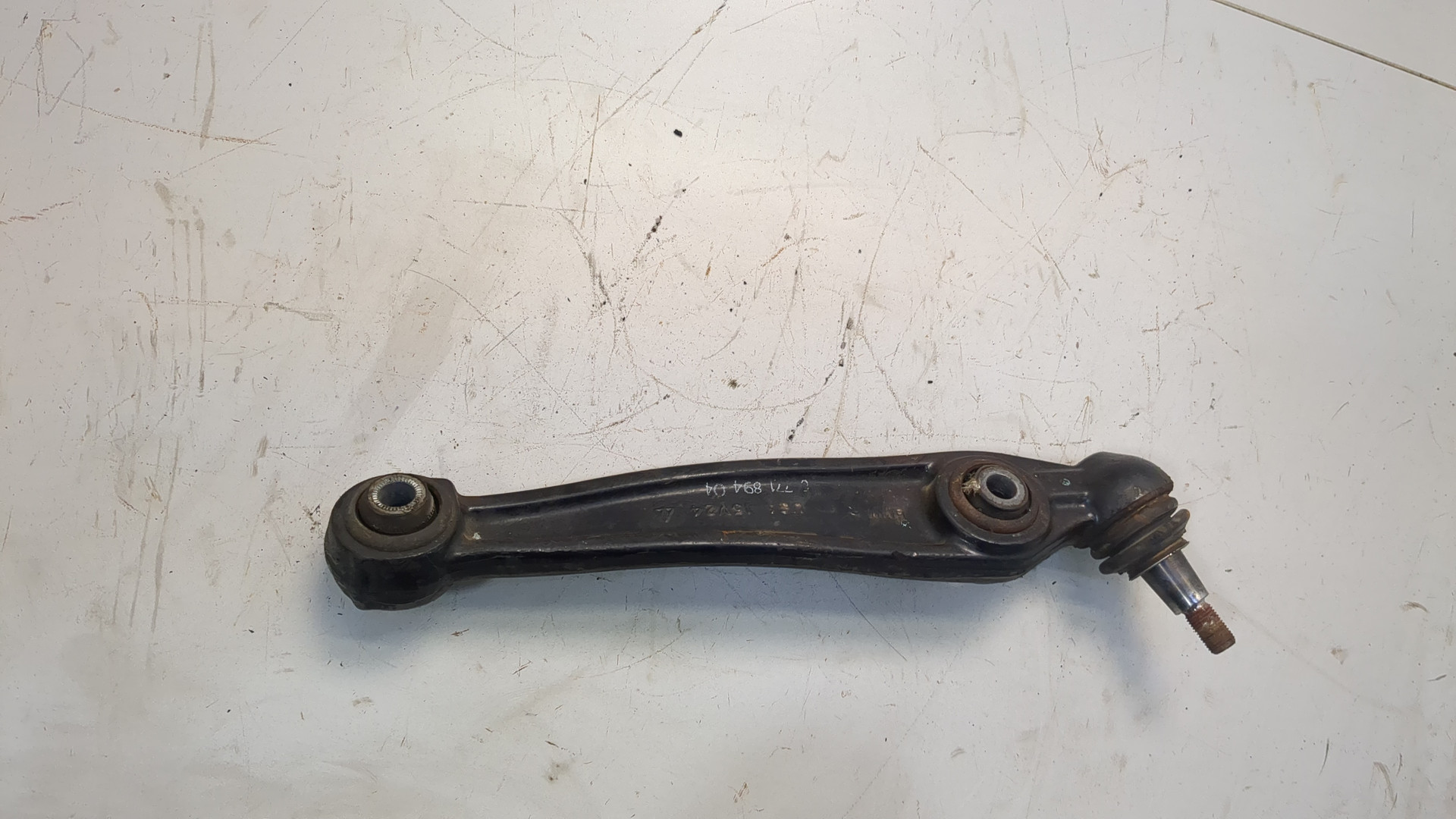 Рычаг передний правый