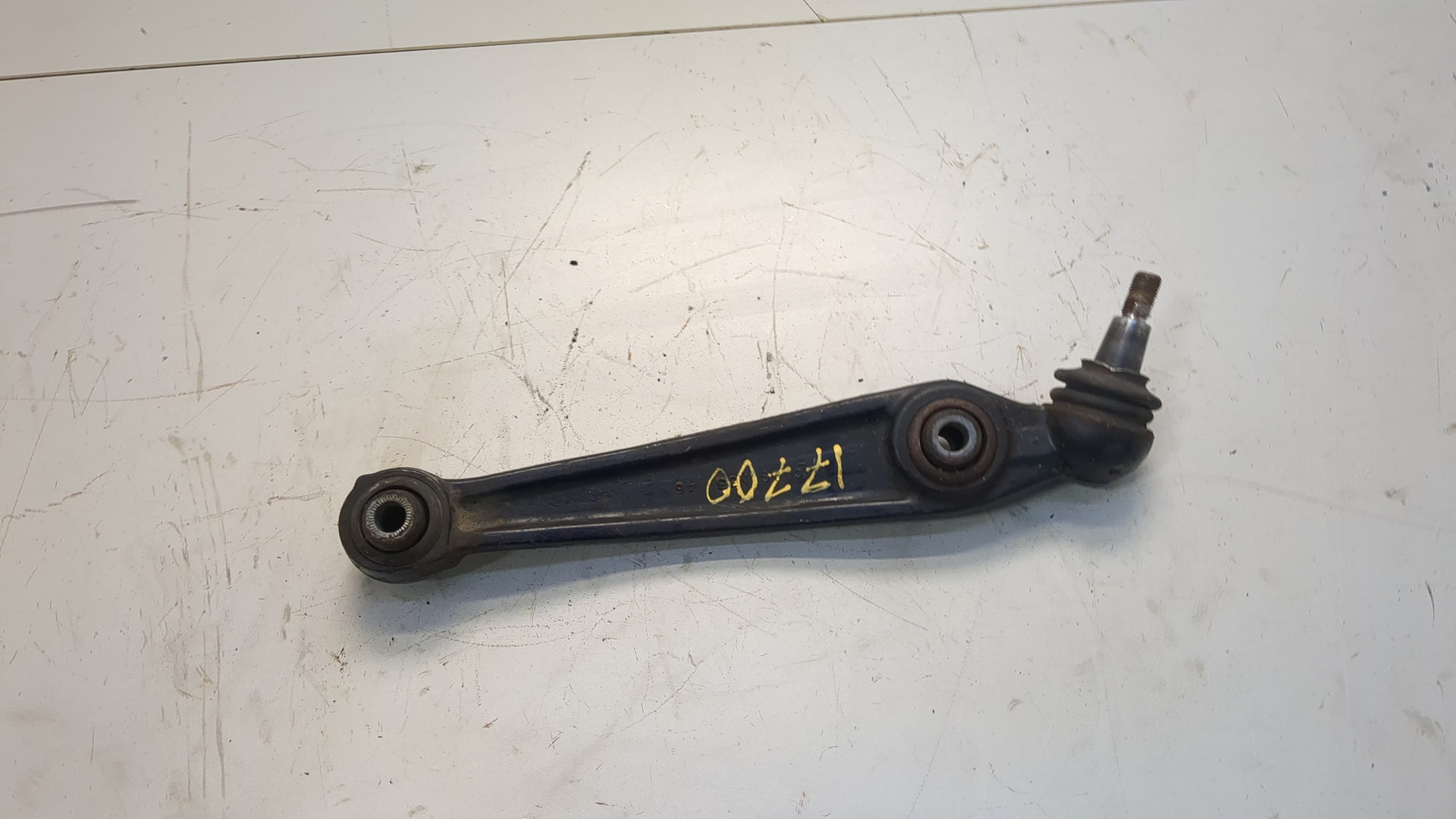 Рычаг передний правый