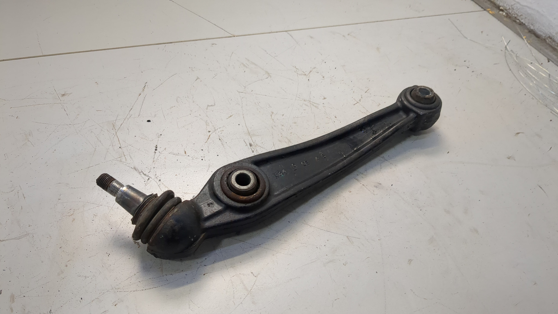 Рычаг передний левый