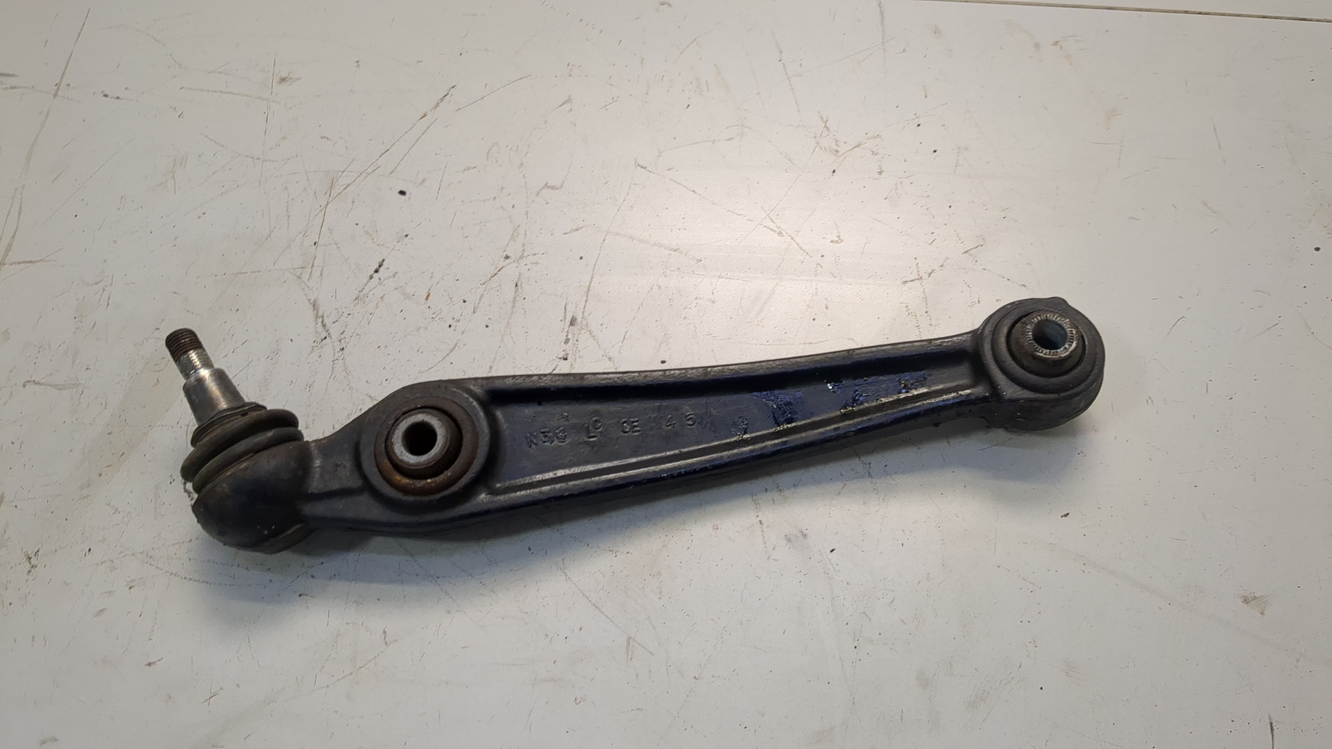 Рычаг передний левый