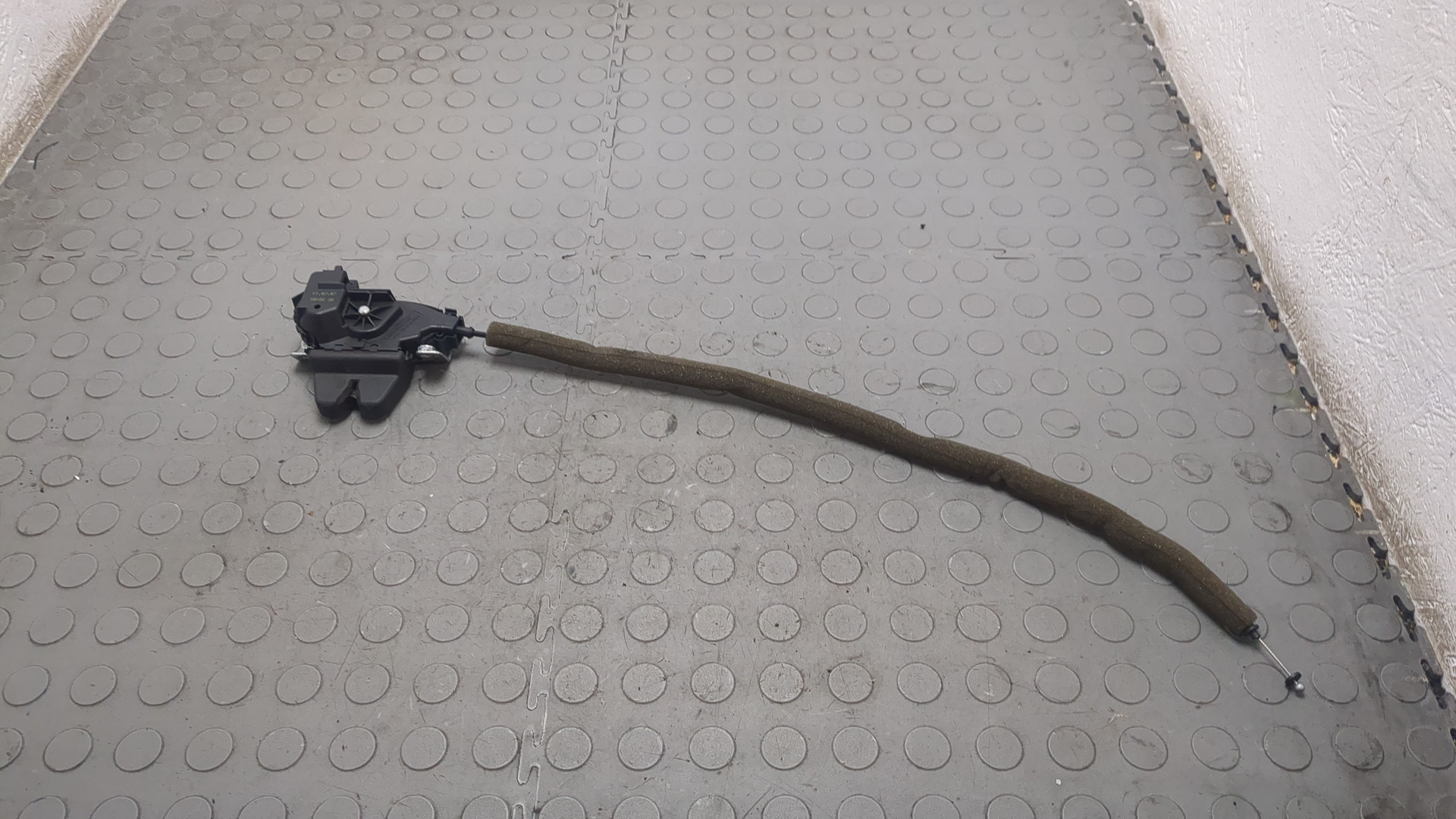 Замок багажника