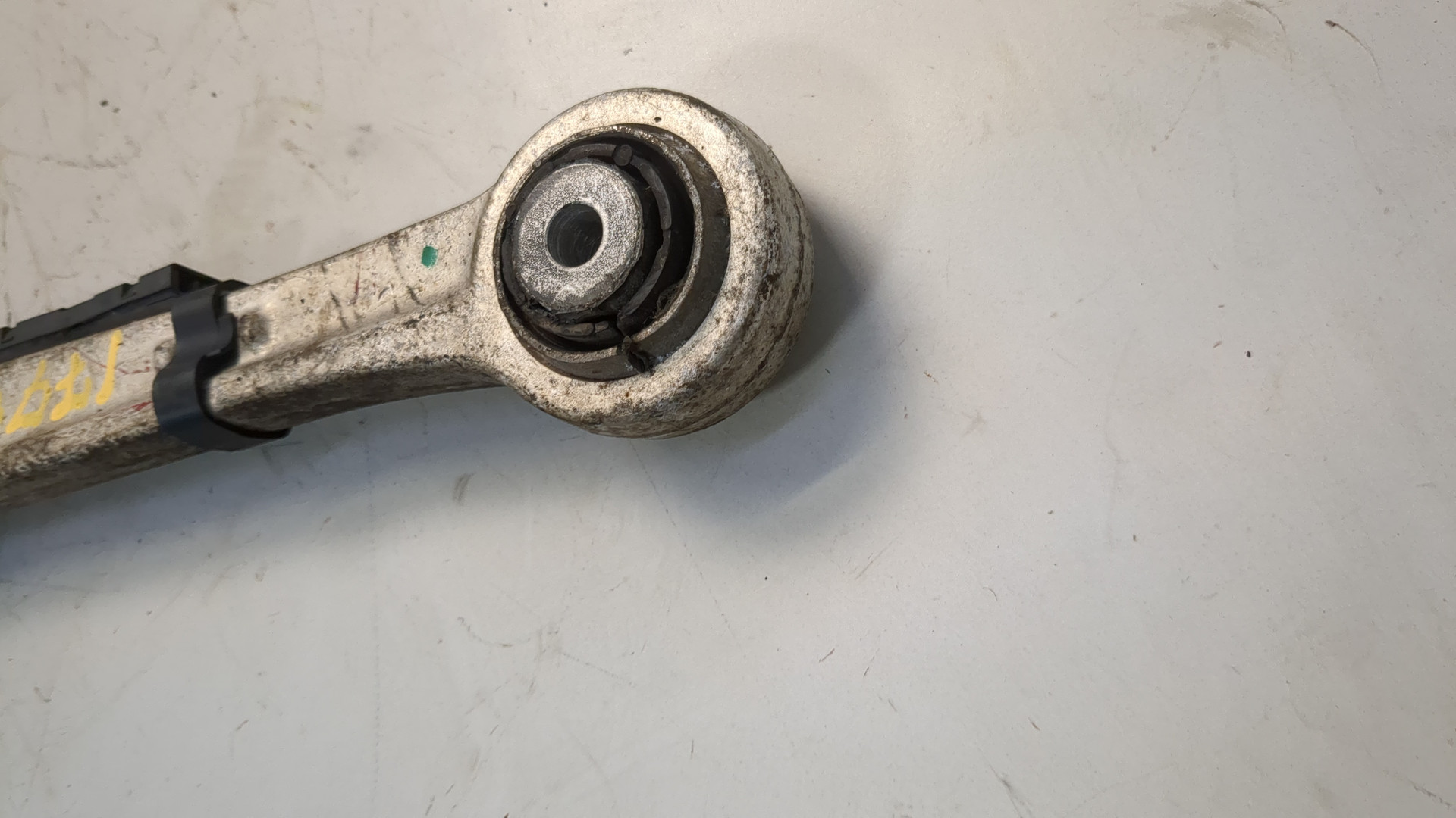 Рычаг задний левый