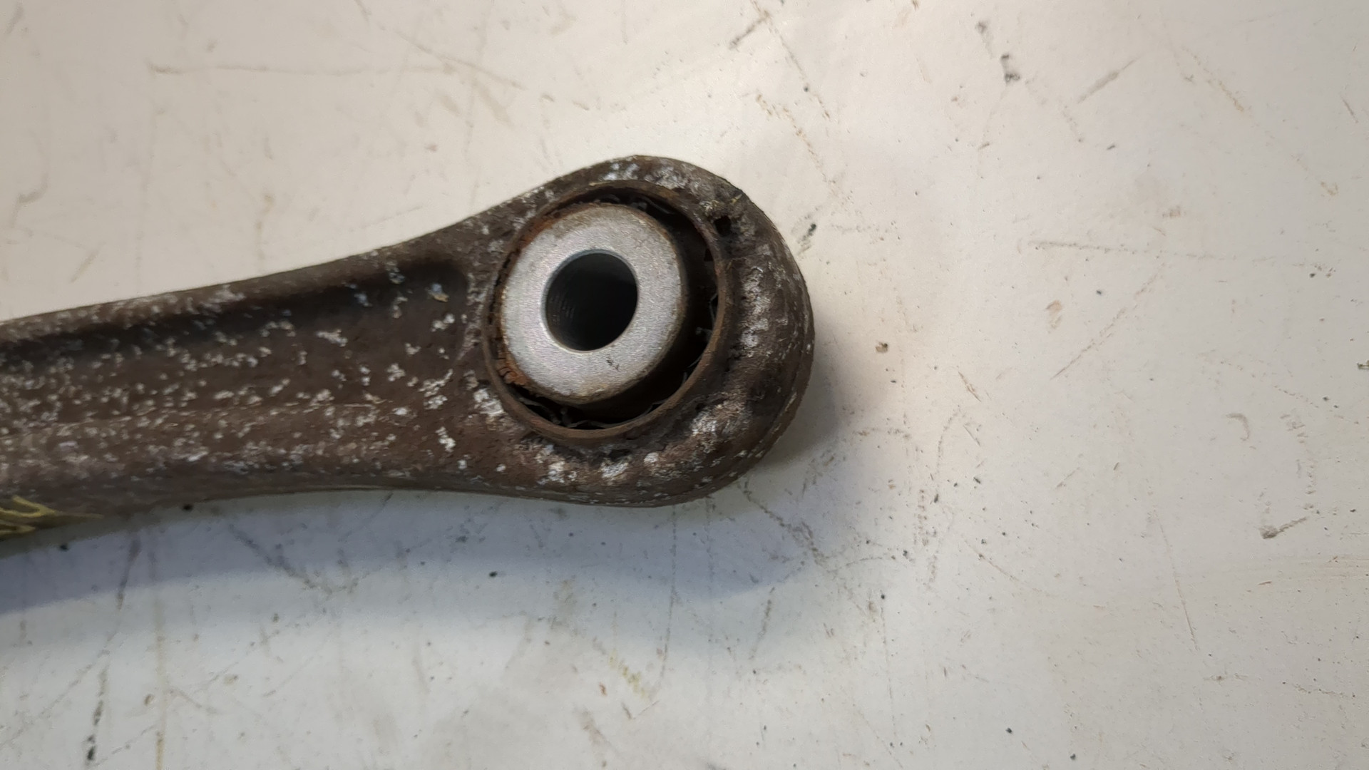 Рычаг задний