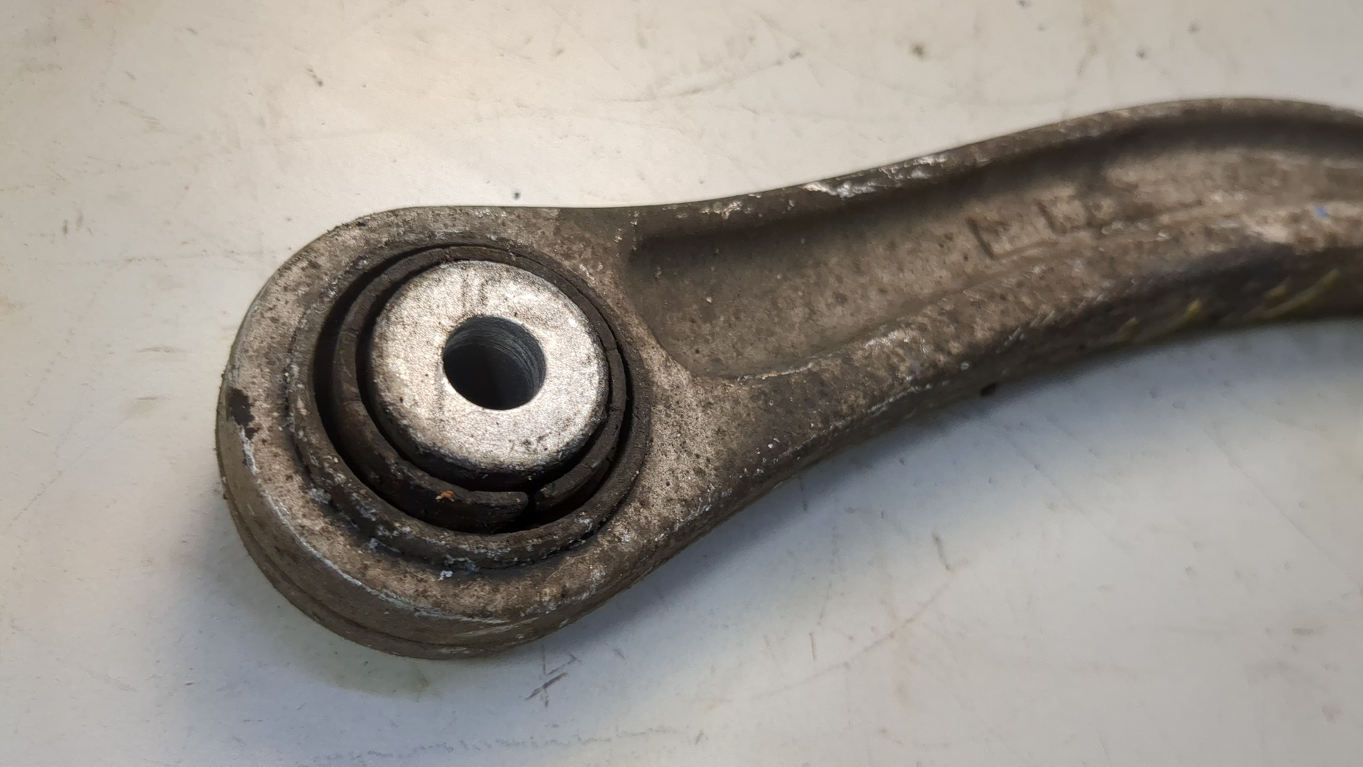 Рычаг задний