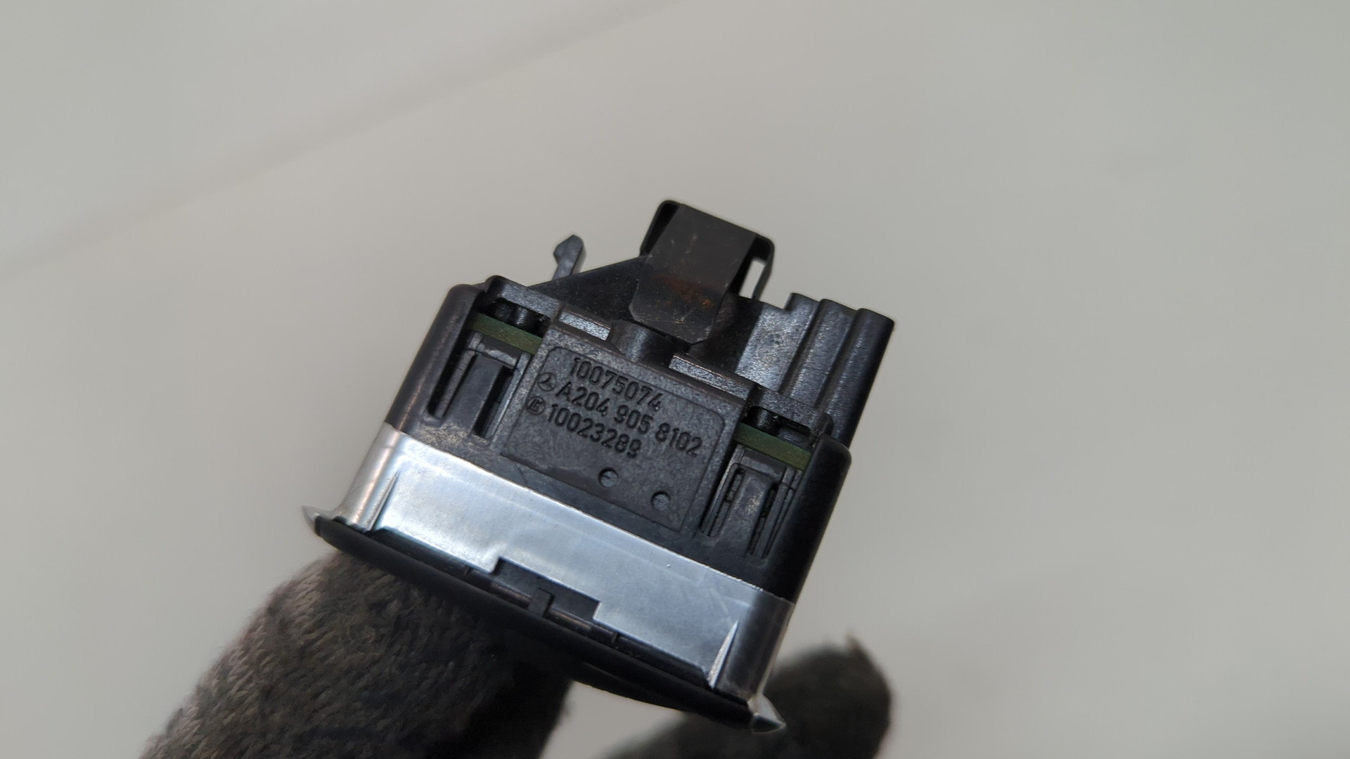 Кнопка стеклоподъемника