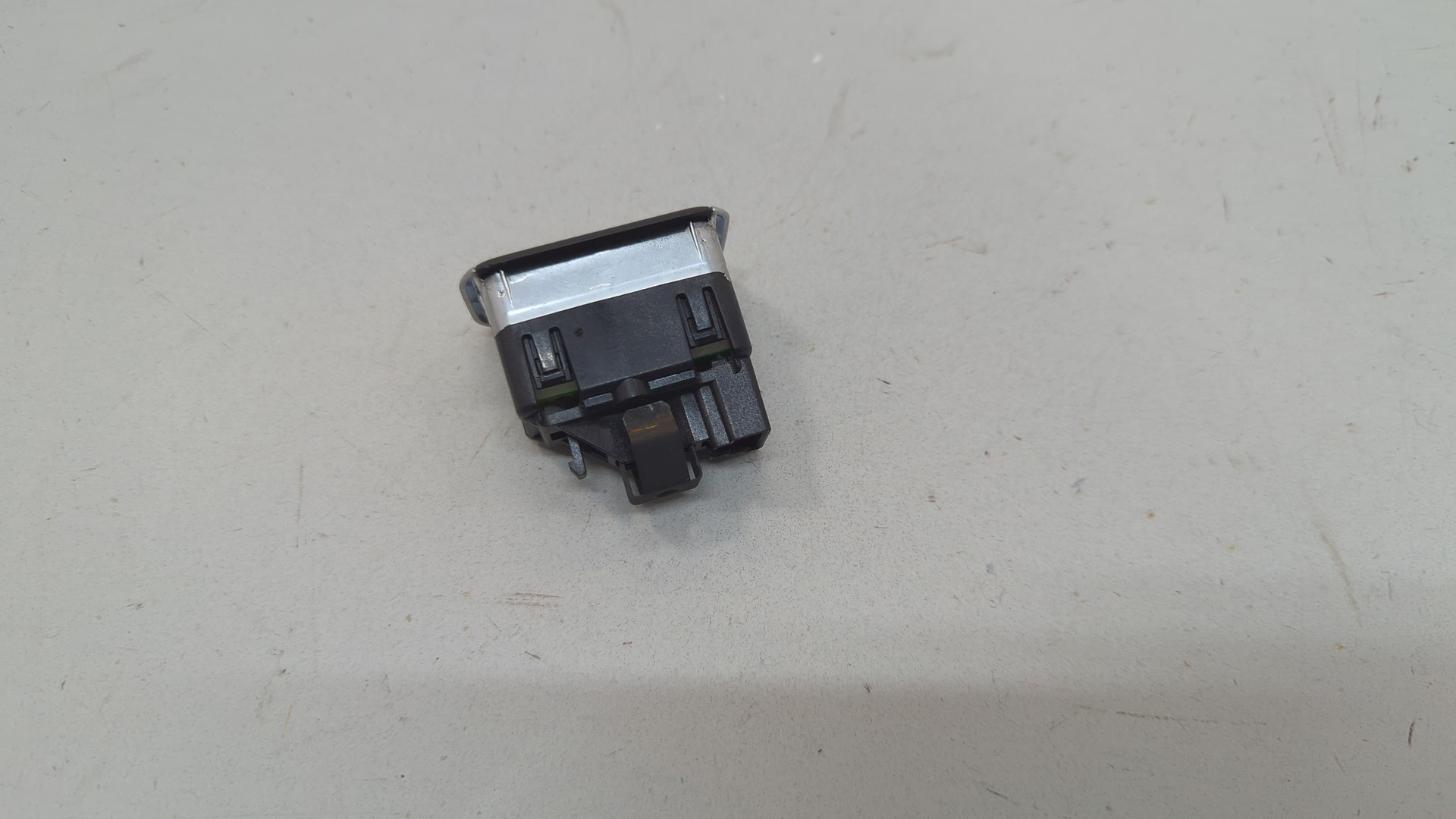 Кнопка стеклоподъемника