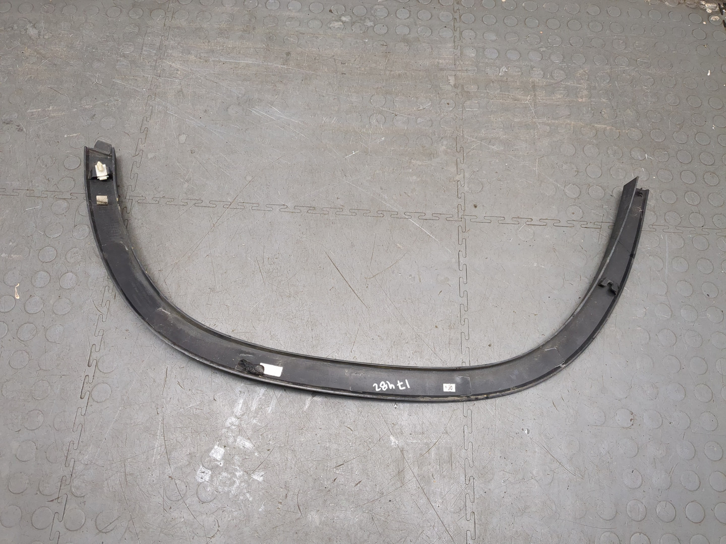 Накладка переднего крыла левого