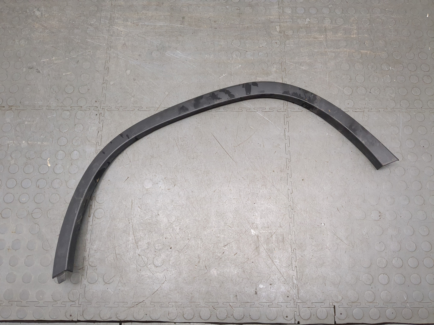 Накладка переднего крыла левого