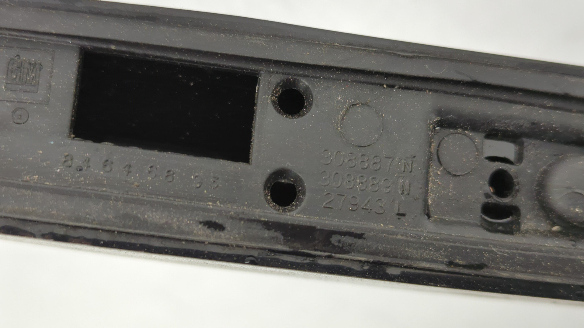 Рейлинг (релинг) левый (планка на крышу)