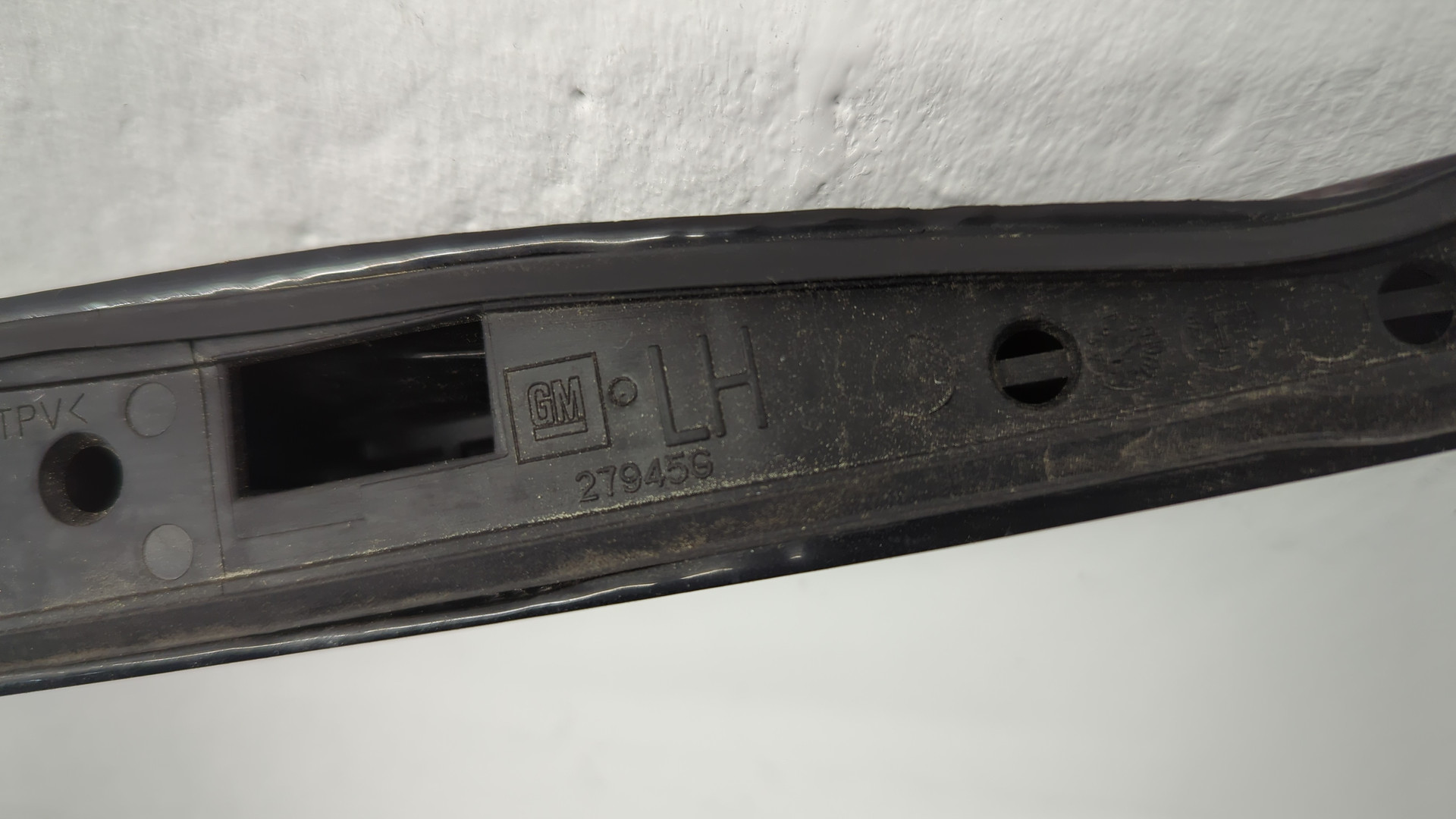 Рейлинг (релинг) левый (планка на крышу)