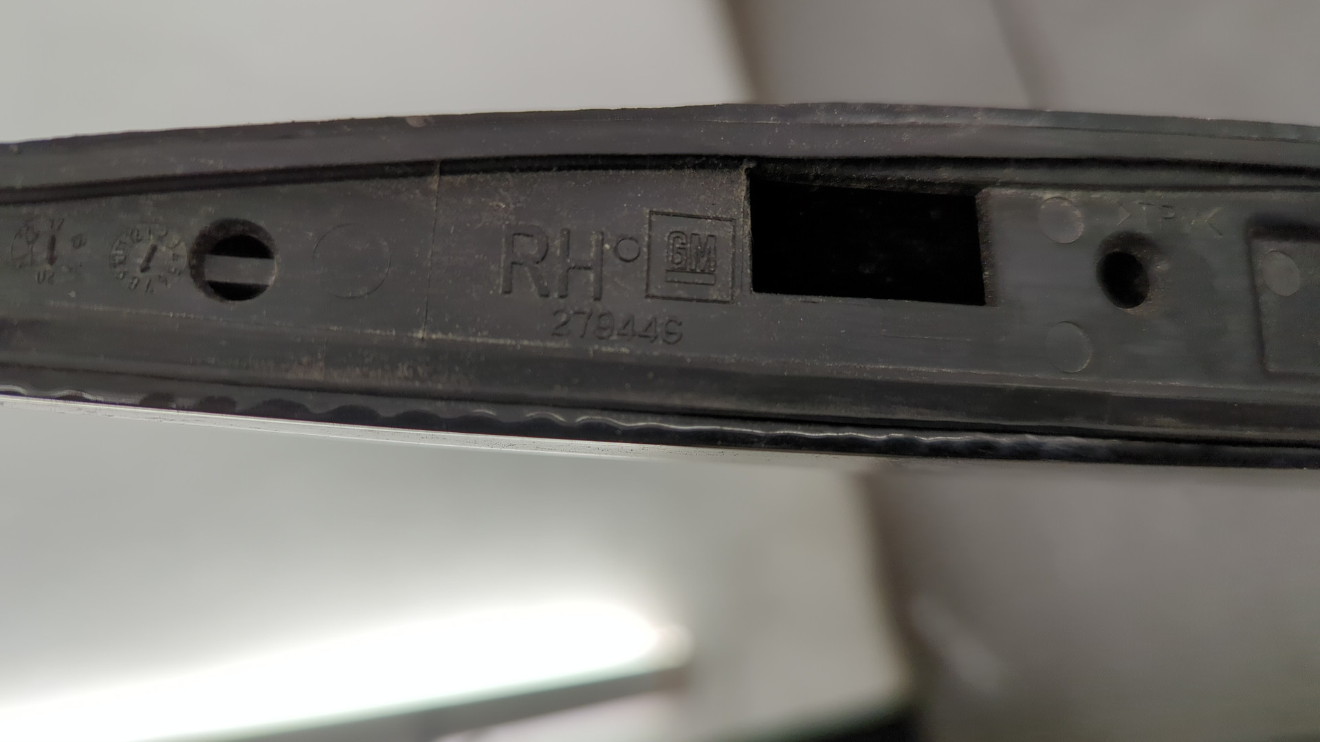 Рейлинг (релинг) правый (планка на крышу)