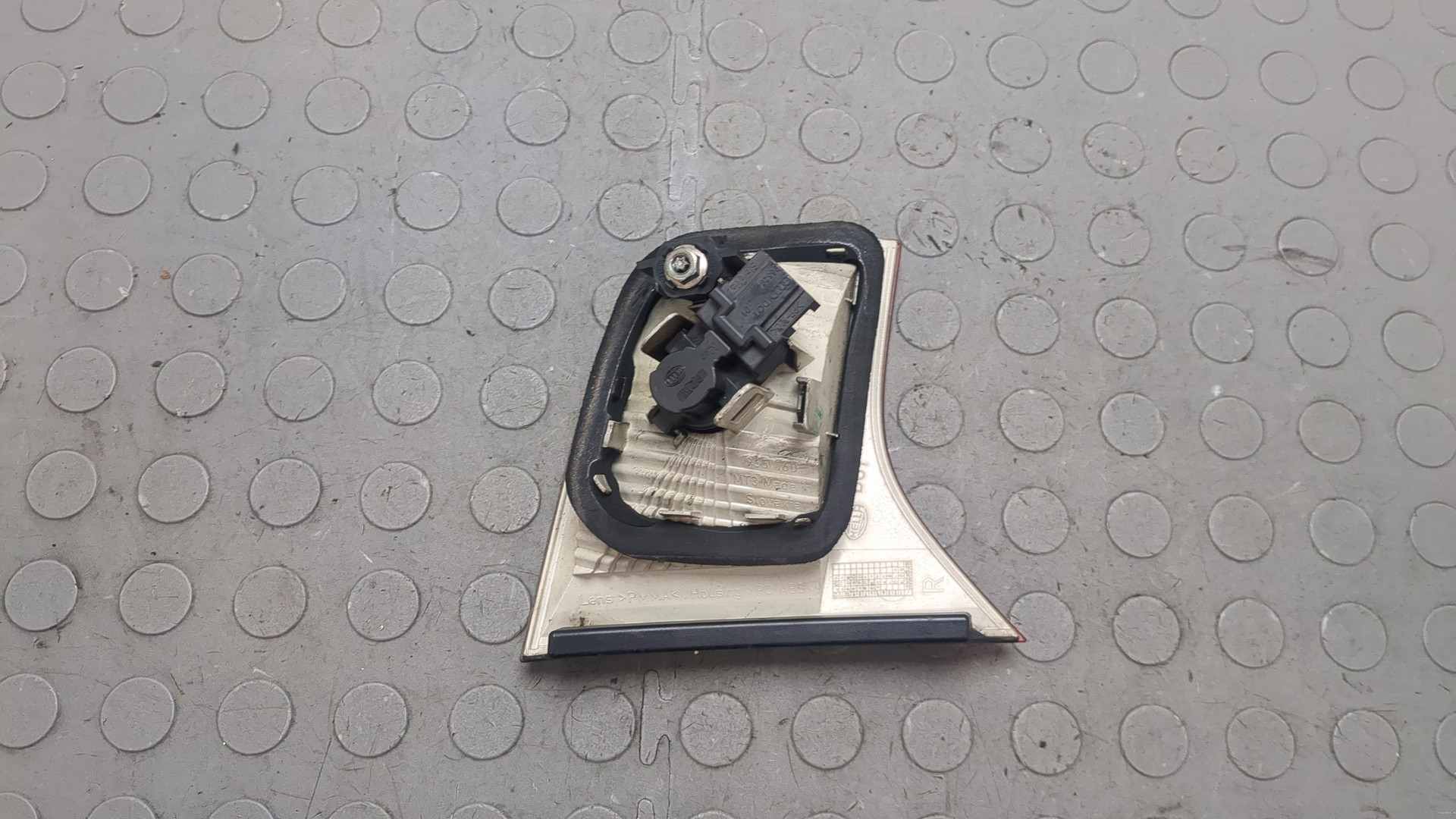 Фонарь задний внутренний правый