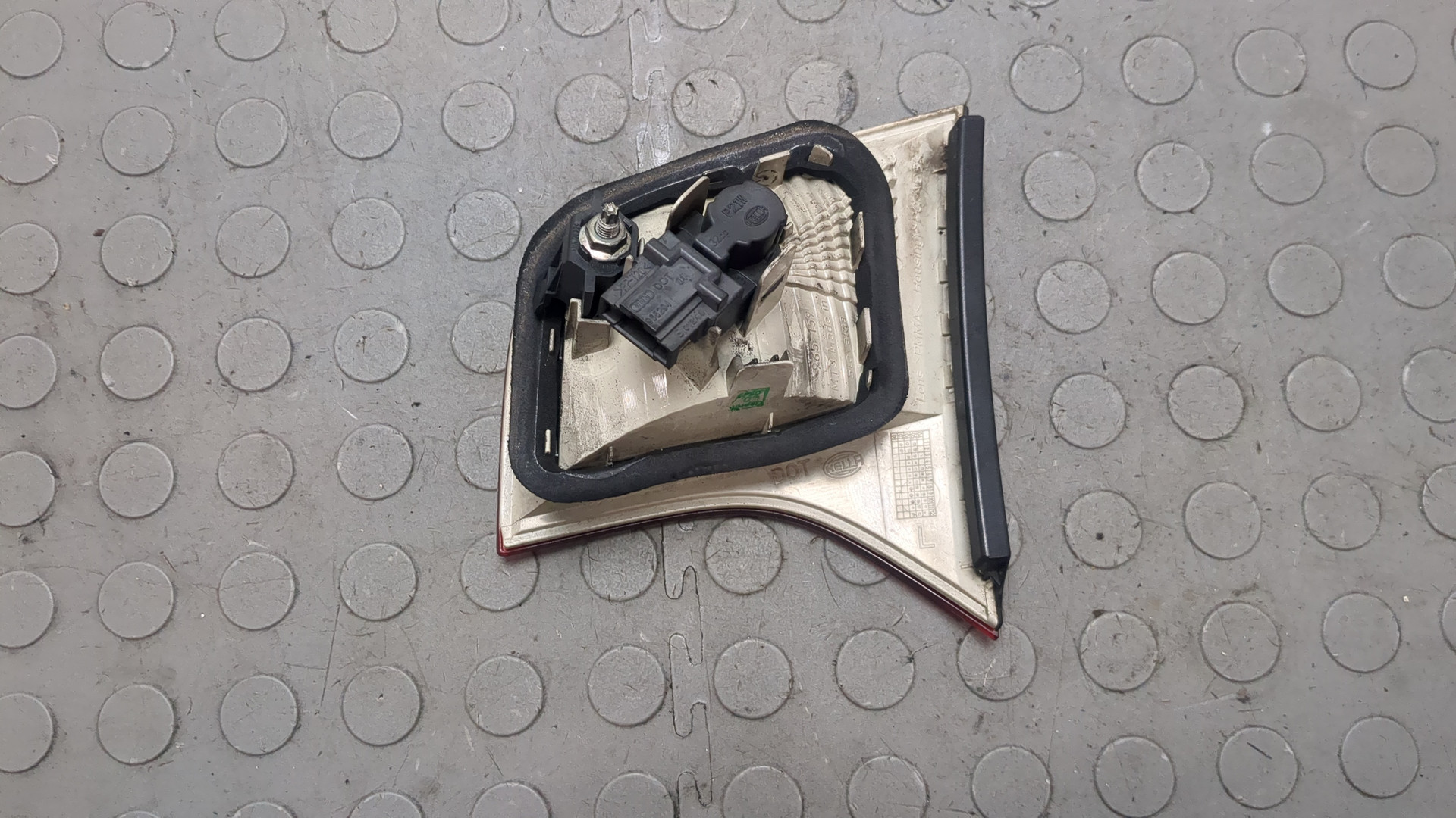 Фонарь задний внутренний правый