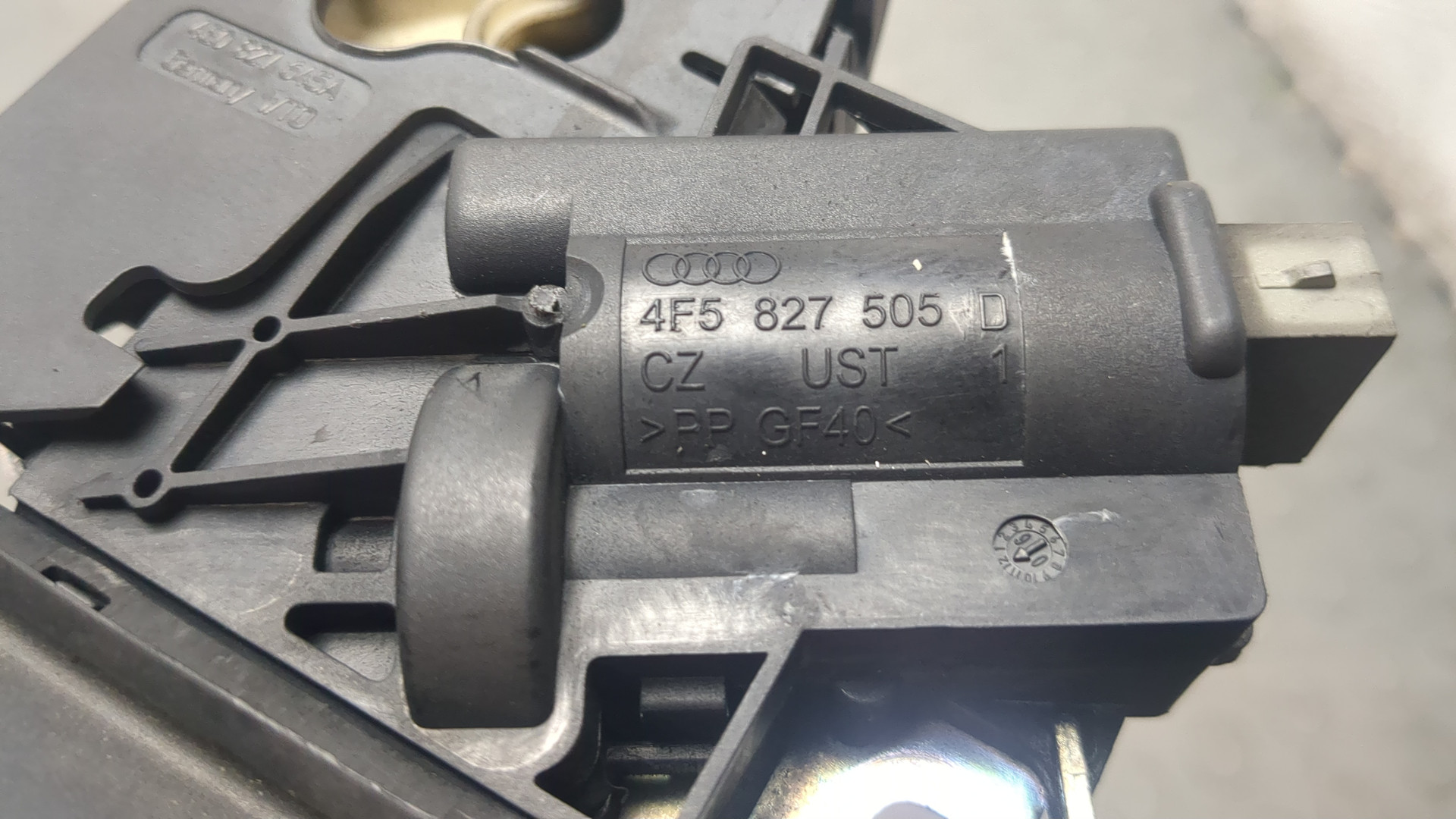 Замок багажника