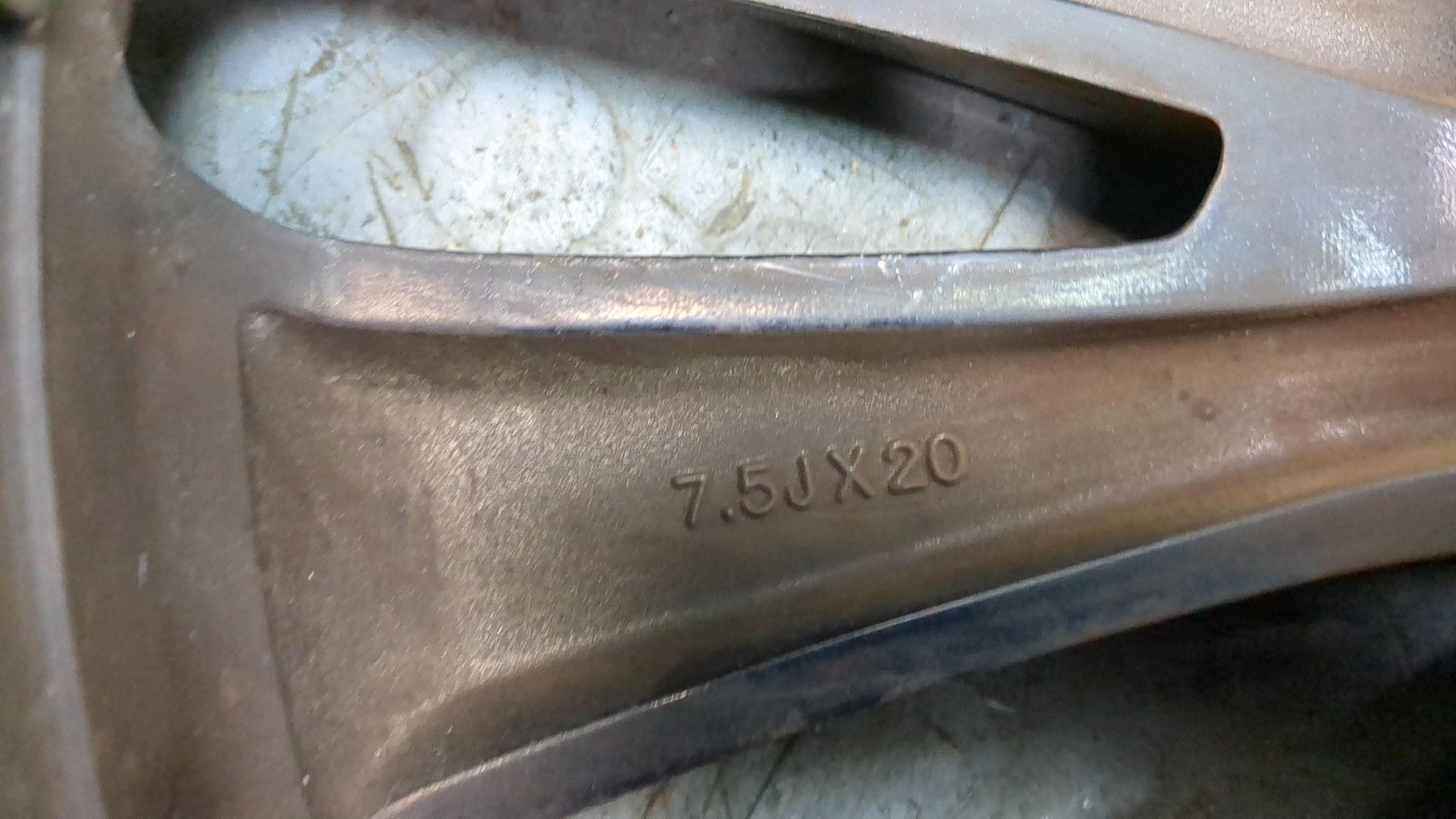 Диск колесный литой легкий сплав