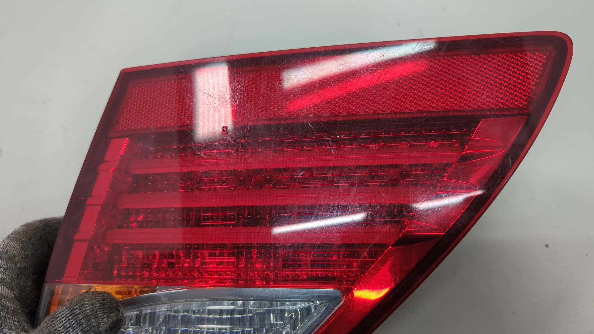 Фонарь задний внутренний правый